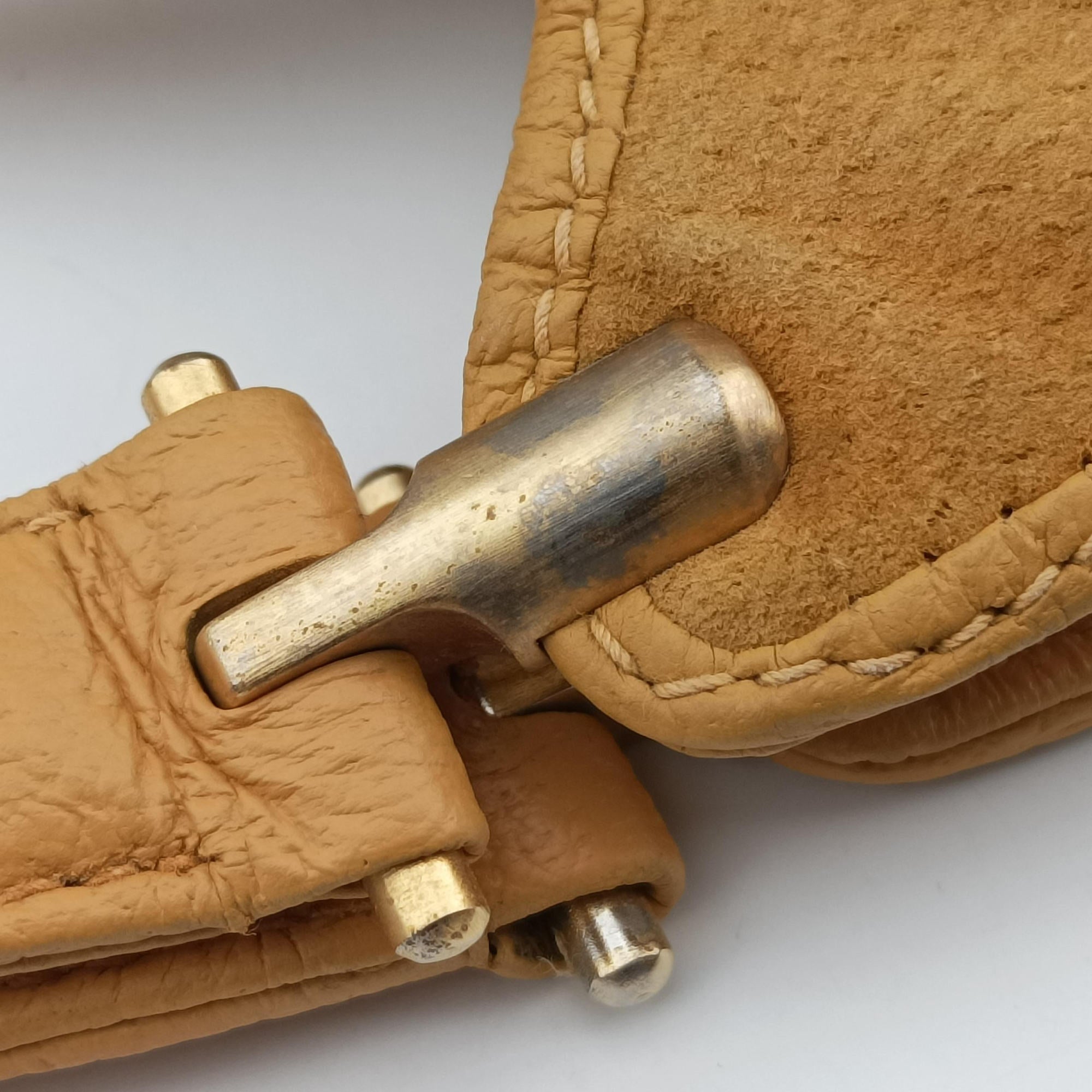 Pre-owned Gucci Stirrup Camel Suede 001.05 shoulderbag | stylenewstar