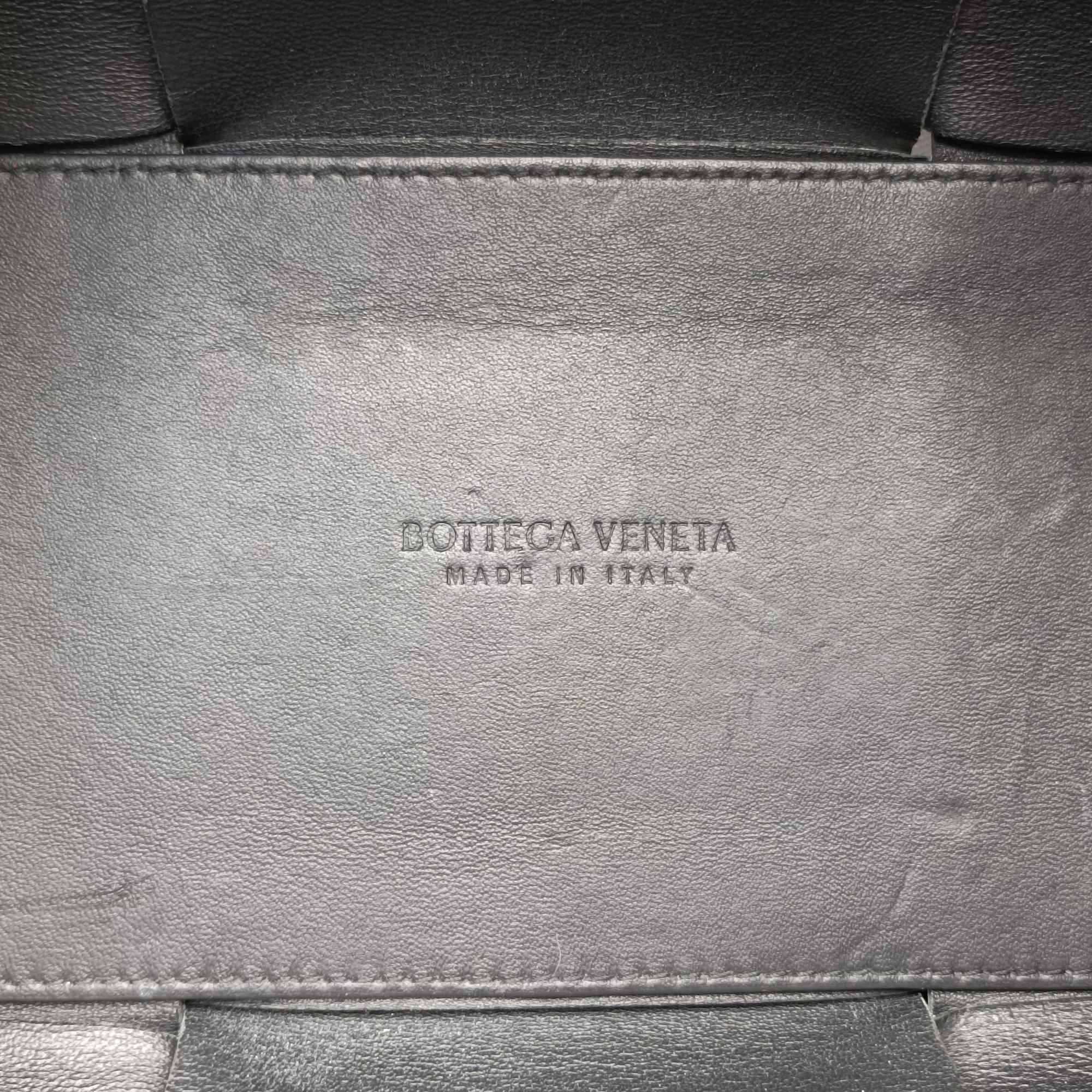 Secondhand Bottega Veneta THE ARCO Tote White lambskin  handbag | stylenewstar