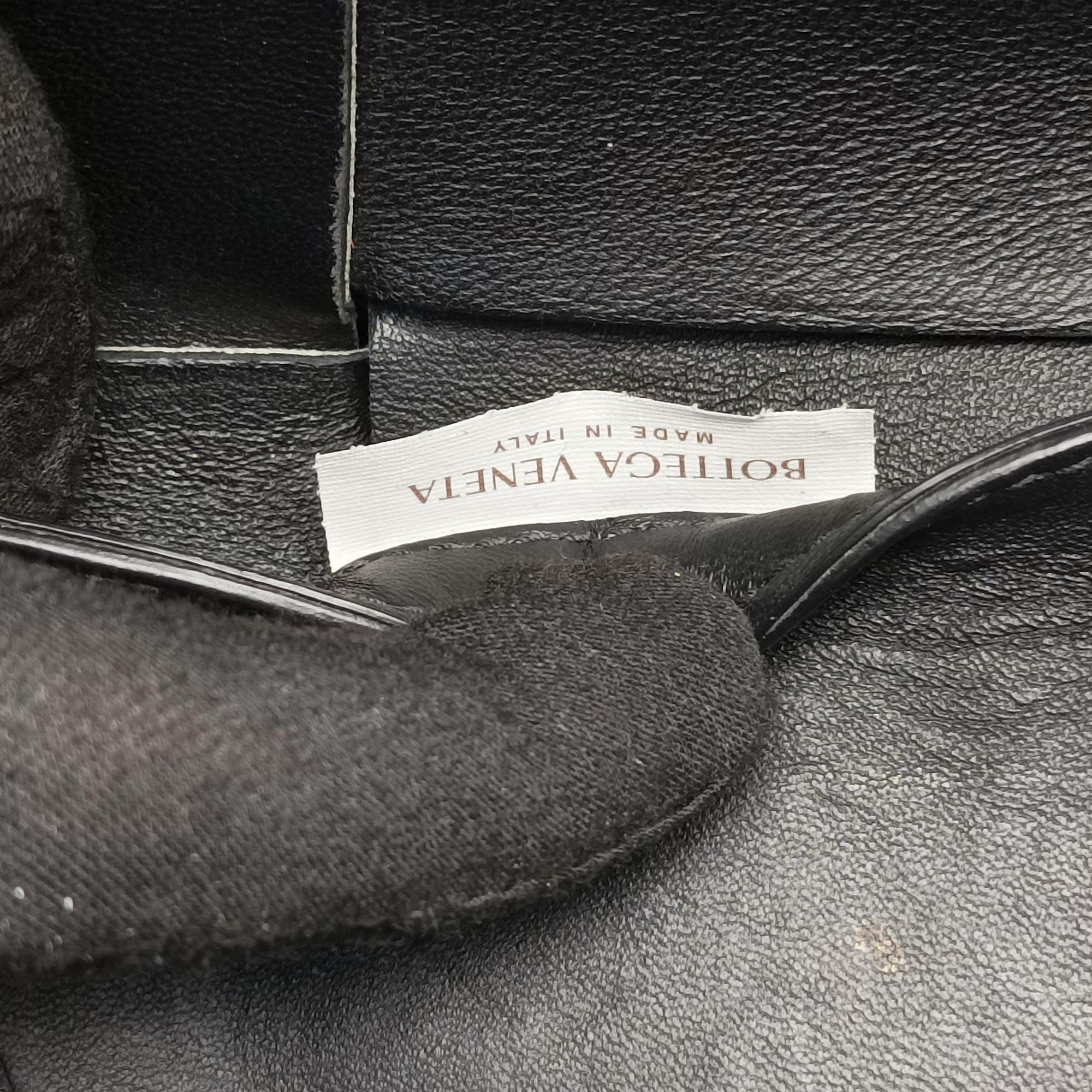 Secondhand Bottega Veneta THE ARCO Tote White lambskin  handbag | stylenewstar