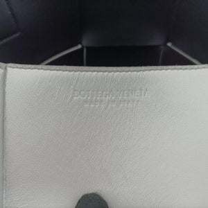 Secondhand Bottega Veneta THE ARCO Tote White lambskin  handbag | stylenewstar