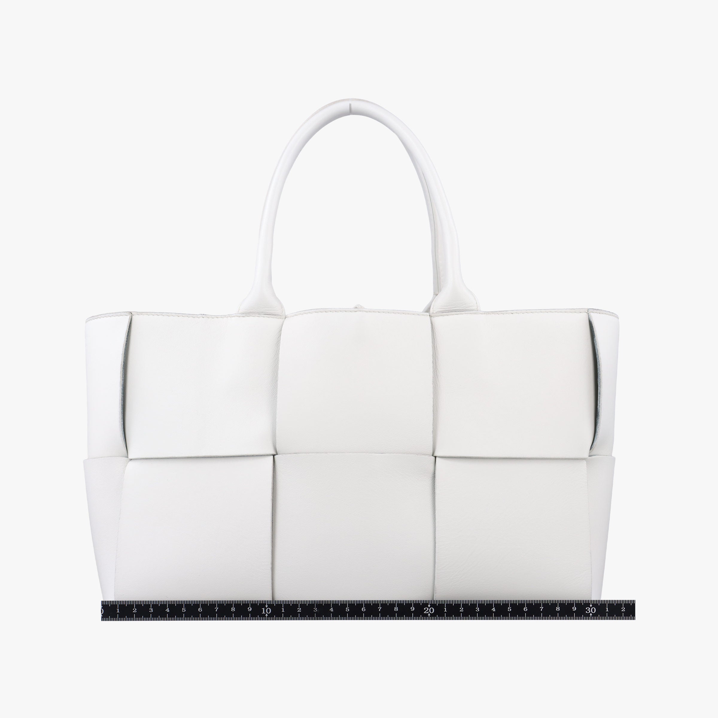 Secondhand Bottega Veneta THE ARCO Tote White lambskin  handbag | stylenewstar