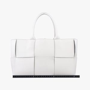 Secondhand Bottega Veneta THE ARCO Tote White lambskin  handbag | stylenewstar