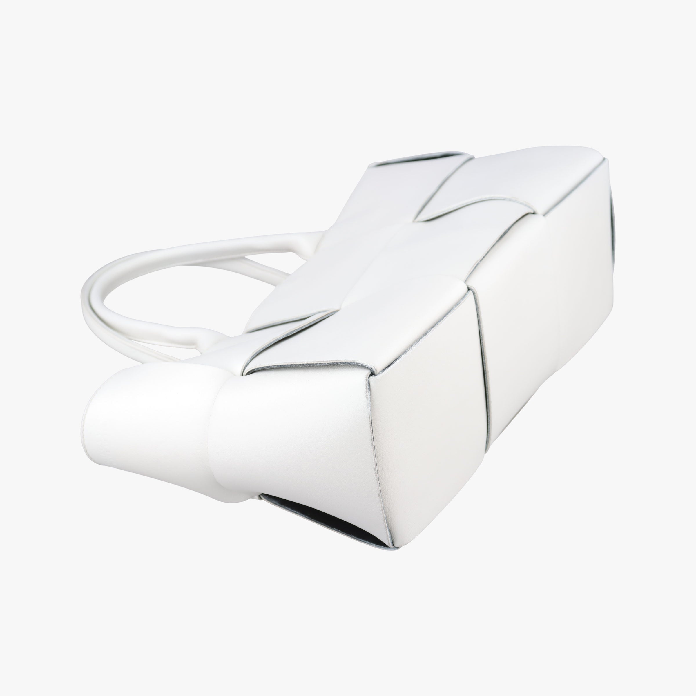 Secondhand Bottega Veneta THE ARCO Tote White lambskin  handbag | stylenewstar