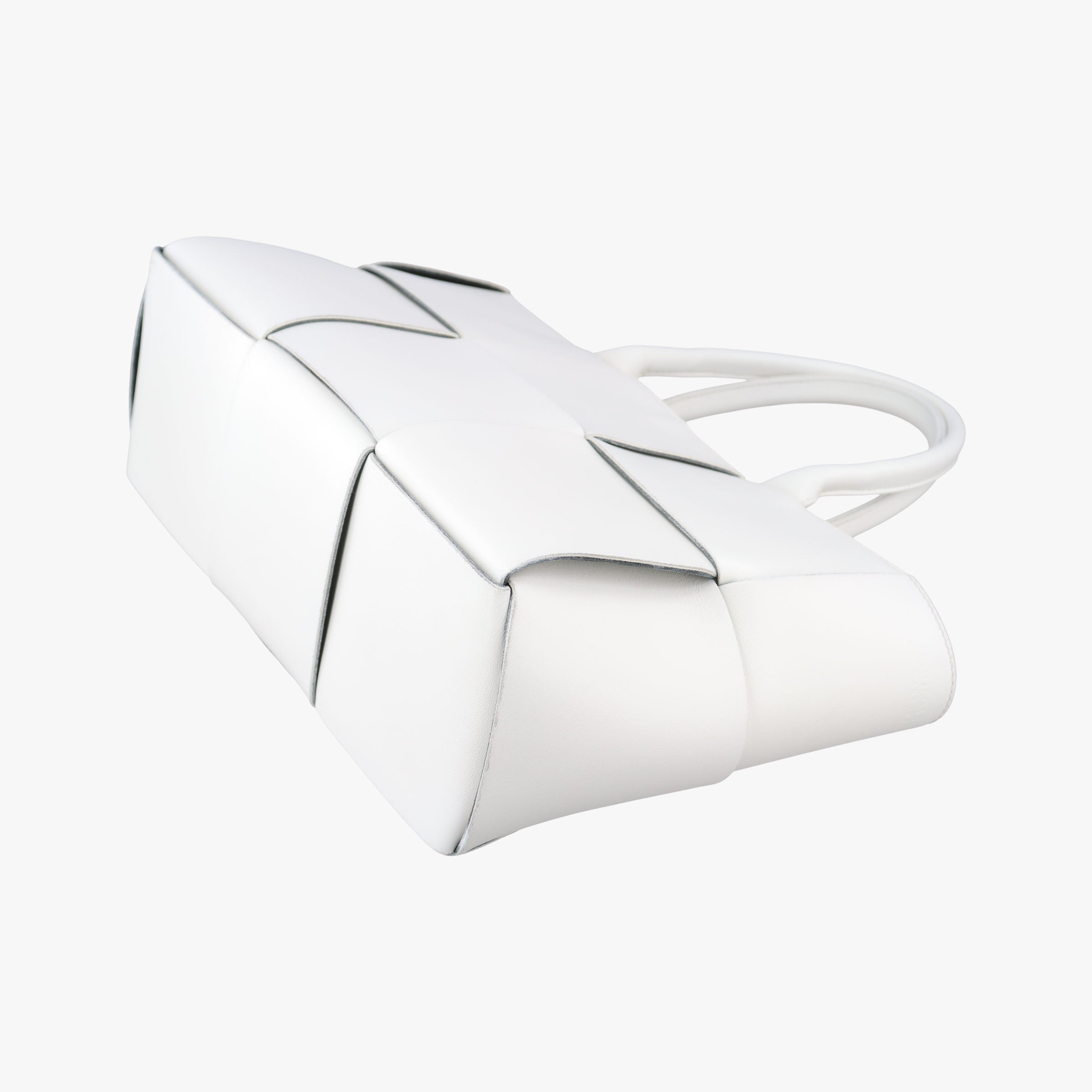 Secondhand Bottega Veneta THE ARCO Tote White lambskin  handbag | stylenewstar