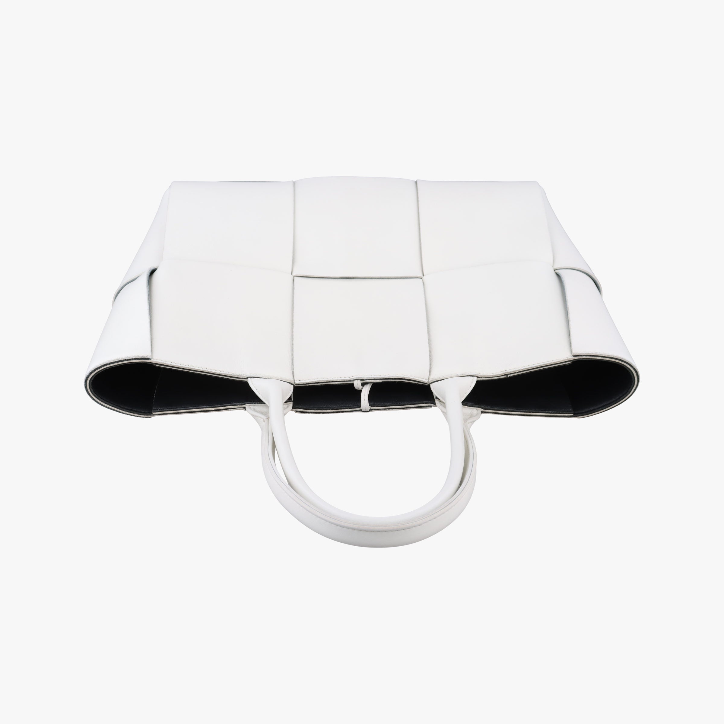 Secondhand Bottega Veneta THE ARCO Tote White lambskin  handbag | stylenewstar