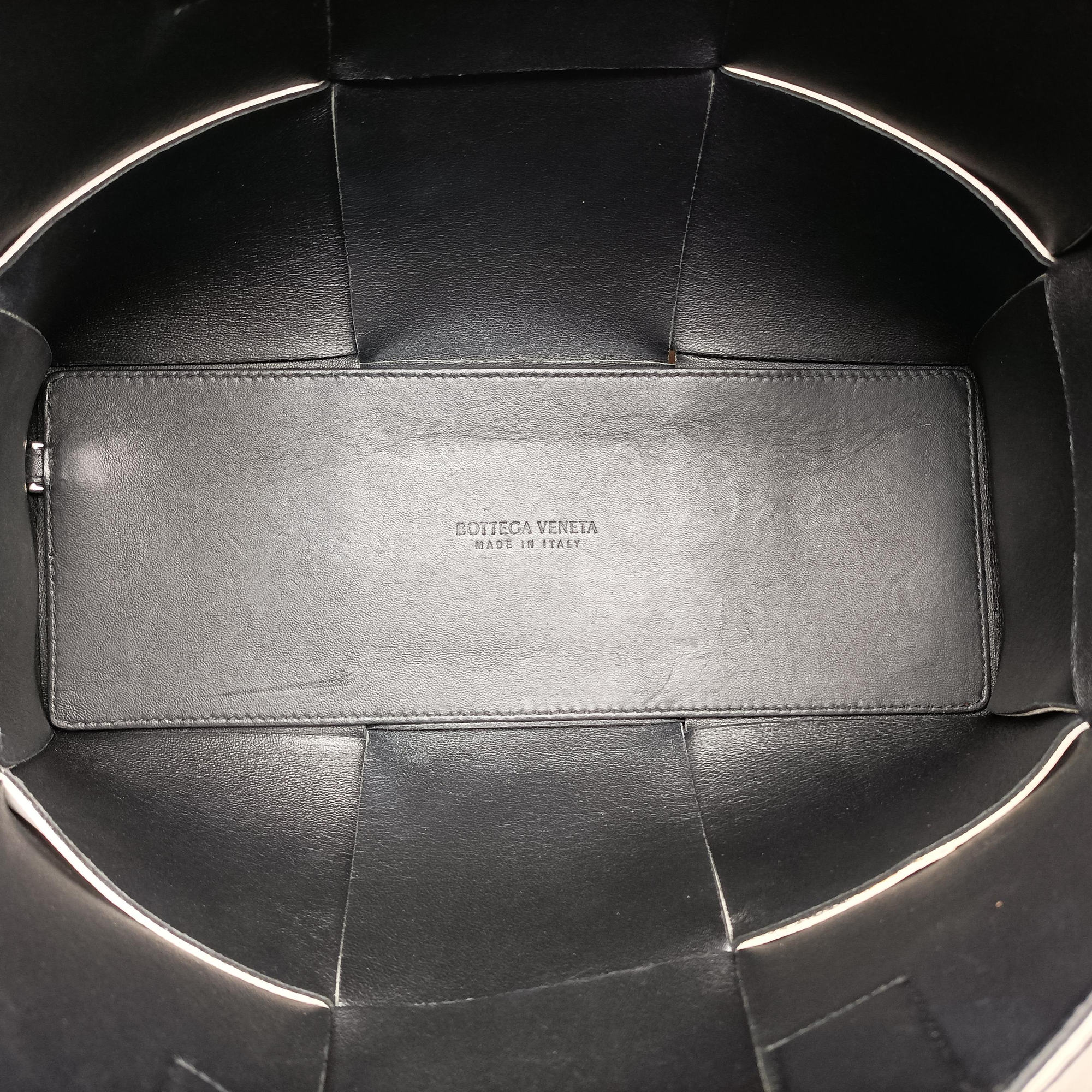 Secondhand Bottega Veneta THE ARCO Tote White lambskin  handbag | stylenewstar