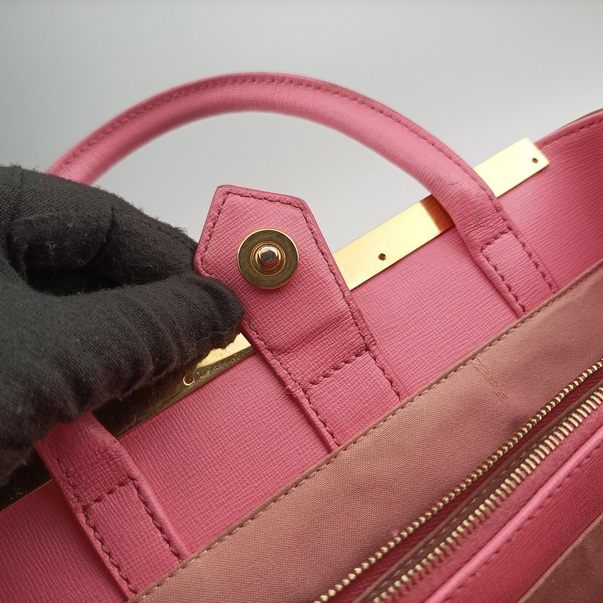Pre-owned Fendi Petite 2 JOURS Black×Pink×Beige Leather 8BR253 shoulderbag | stylenewstar