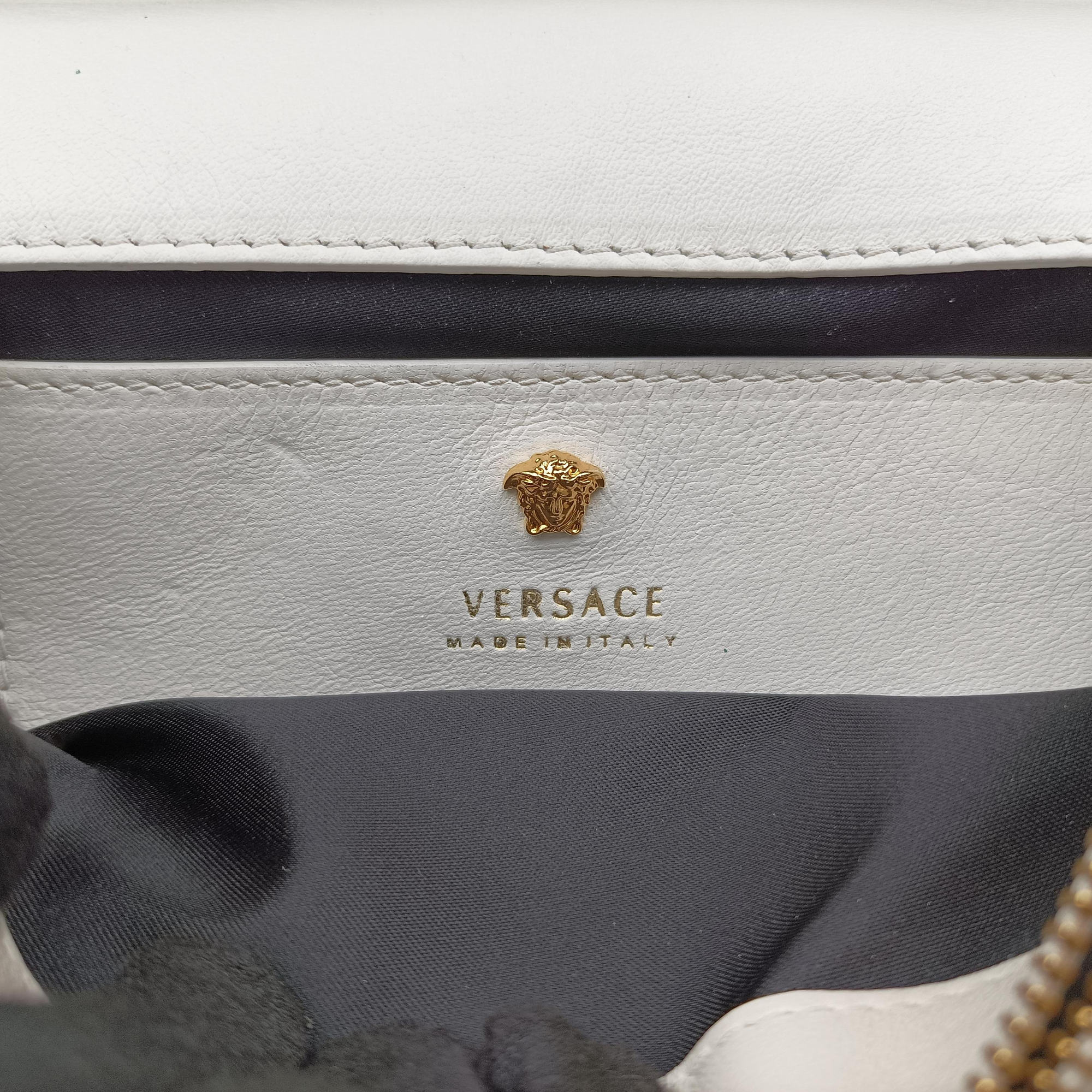 Vintage VERSACE Palazzo Medusa White leather  shoulderbag | stylenewstar