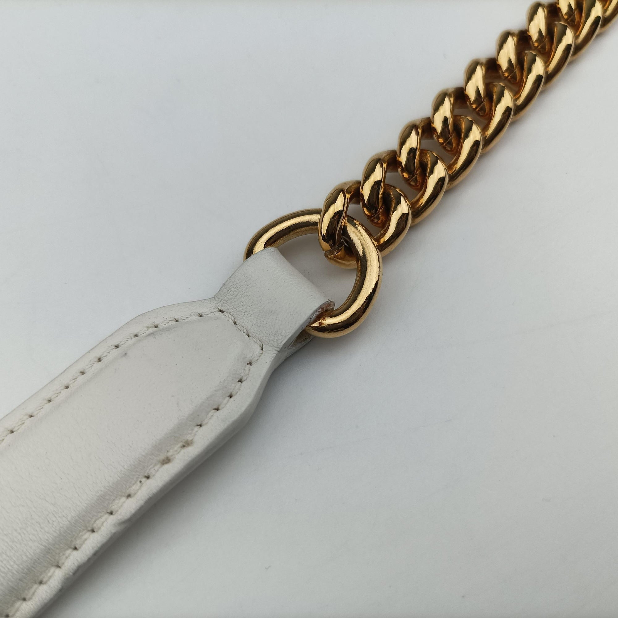 Vintage VERSACE Palazzo Medusa White leather  shoulderbag | stylenewstar
