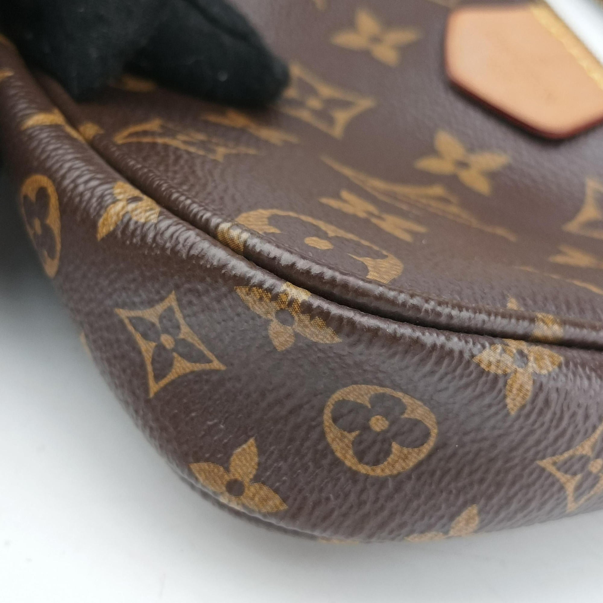 Vintage Louis Vuitton MULTI POCHETTE ACCESSOIRES Brown × Khaki Monogram Canvas M44840 shoulderbag | stylenewstar