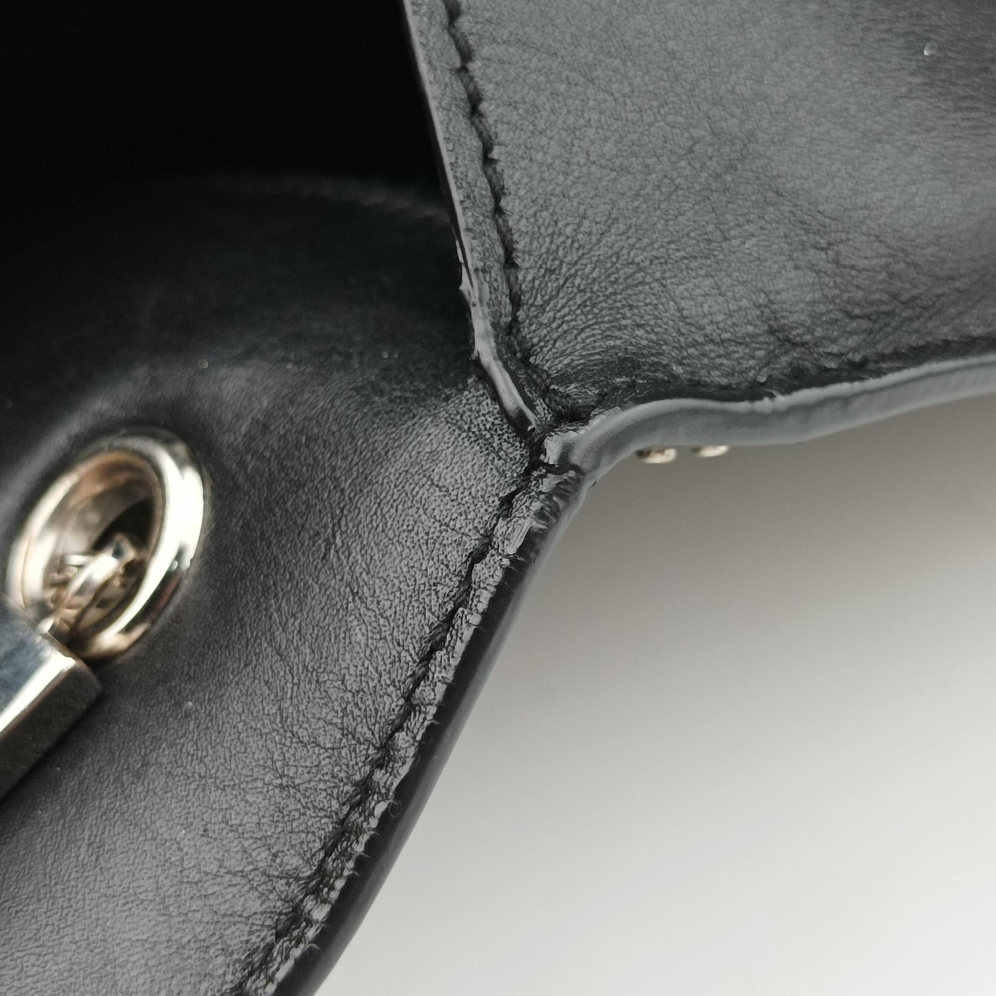 Pre-owned Yves Saint Laurent Betty Black Leather 315680 shoulderbag | stylenewstar