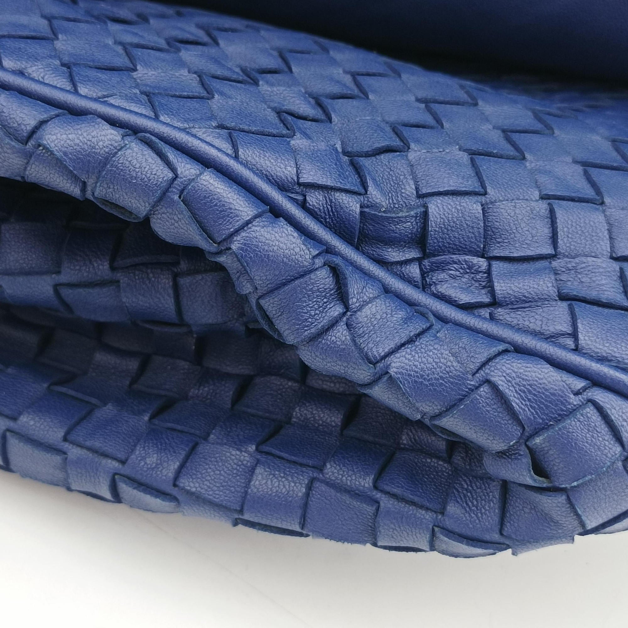 Pre-owned Bottega Veneta Intrecciato Navy lambskin  shoulderbag | stylenewstar
