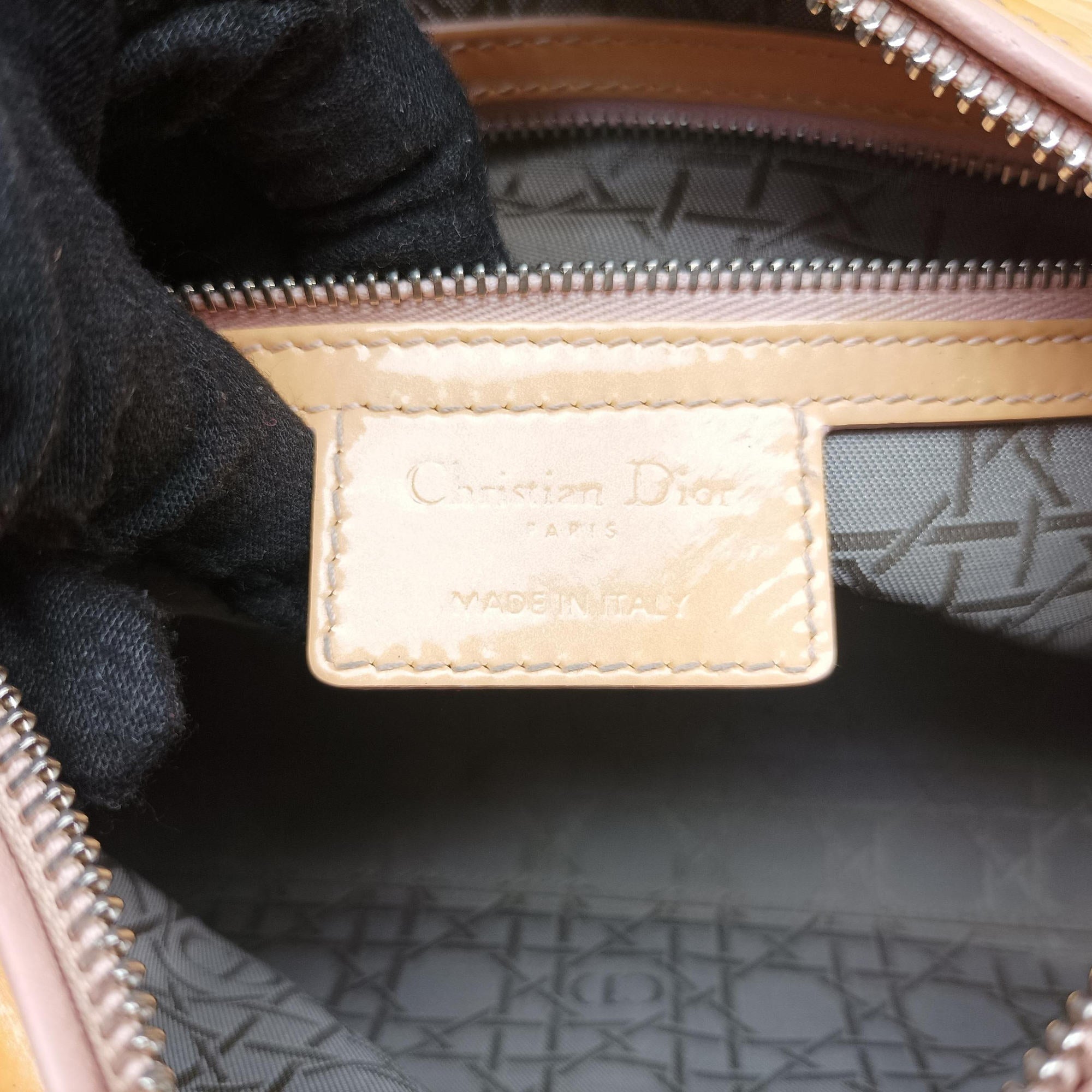 Pre-owned Christian Dior Lady Dior Beige Patent  shoulderbag | stylenewstar