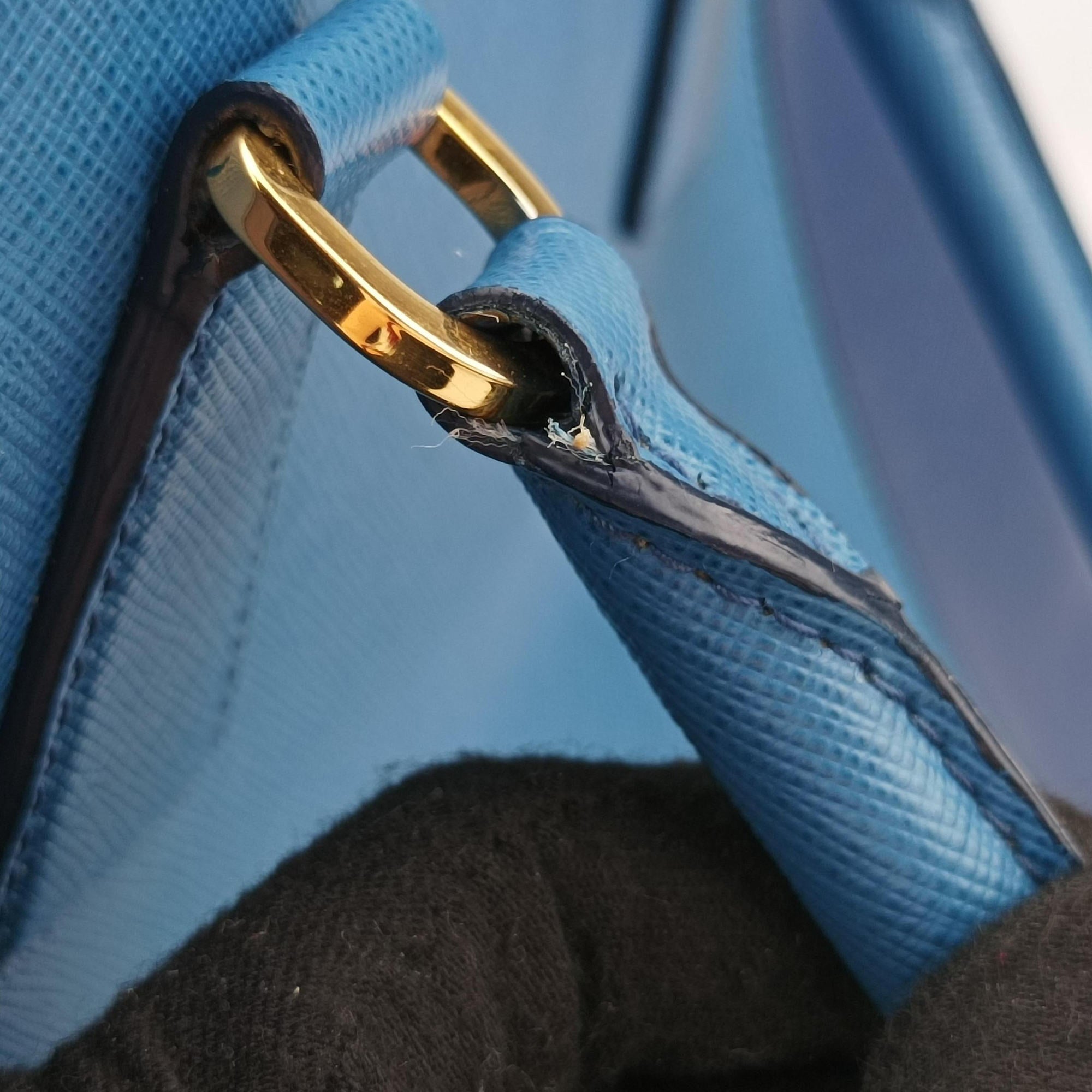 Secondhand Prada Galleria Blue×Navy SAFFIANO Leather B2274C shoulderbag | stylenewstar
