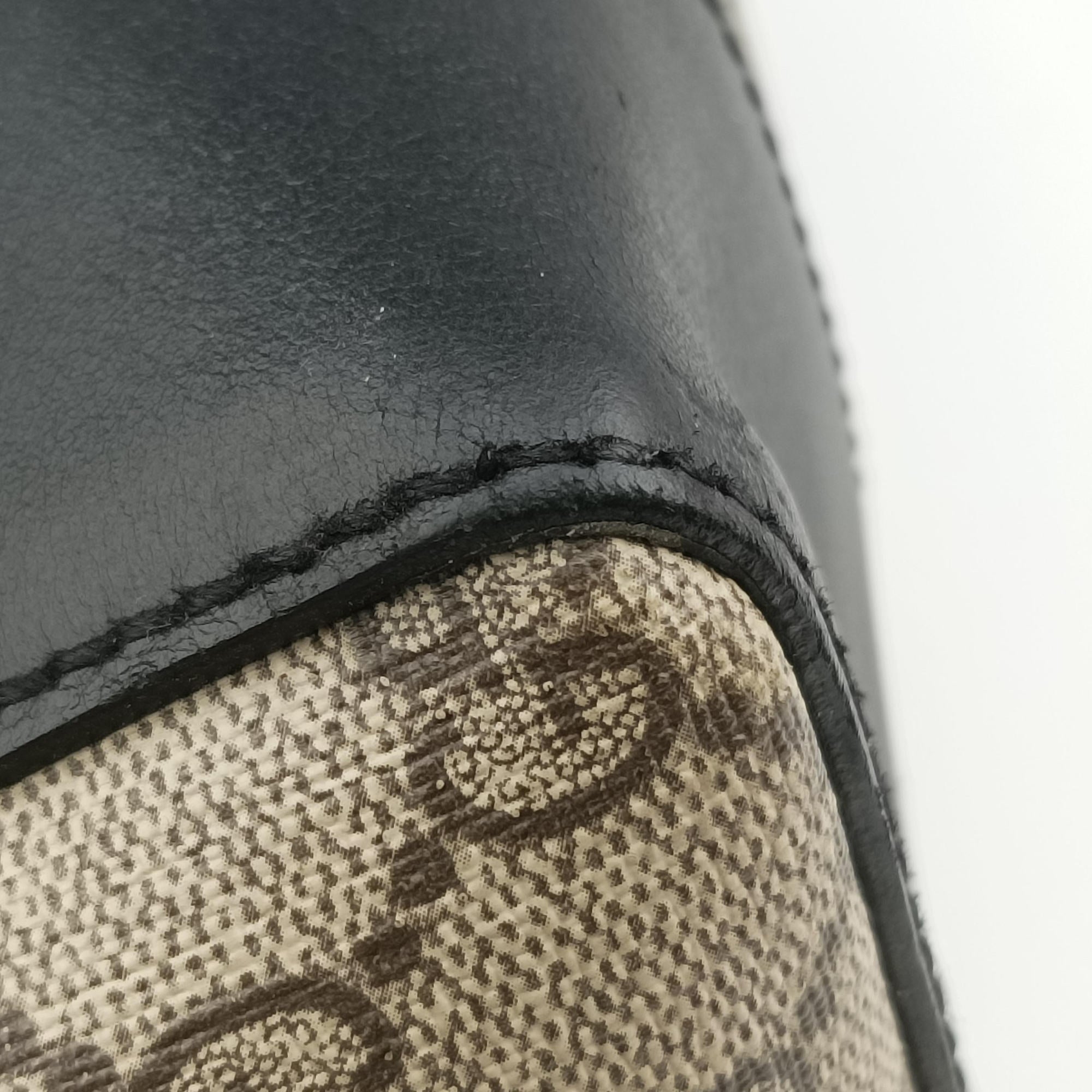 Pre-owned Gucci KALEIDO Beige×black PVC coated canvas×Leather 406384 handbag | stylenewstar