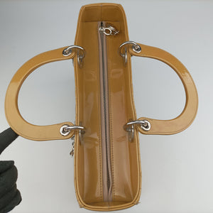 Pre-owned Christian Dior Lady Dior Beige Patent  shoulderbag | stylenewstar