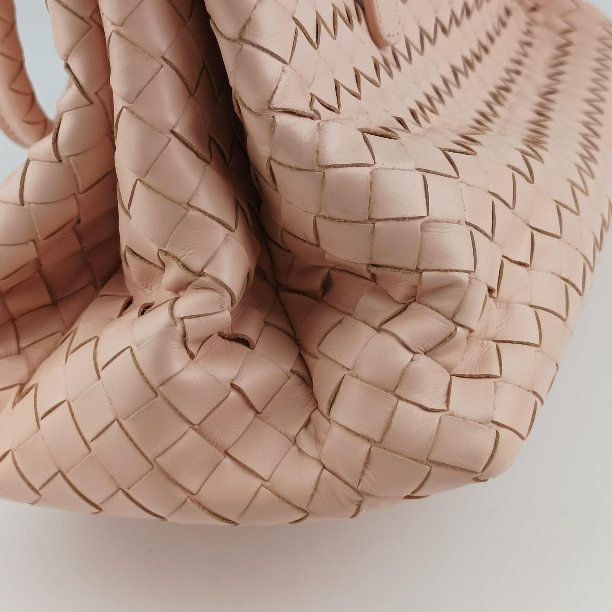 Pre-owned Bottega Veneta Roma Intrecciato Pink lambskin  shoulderbag | stylenewstar