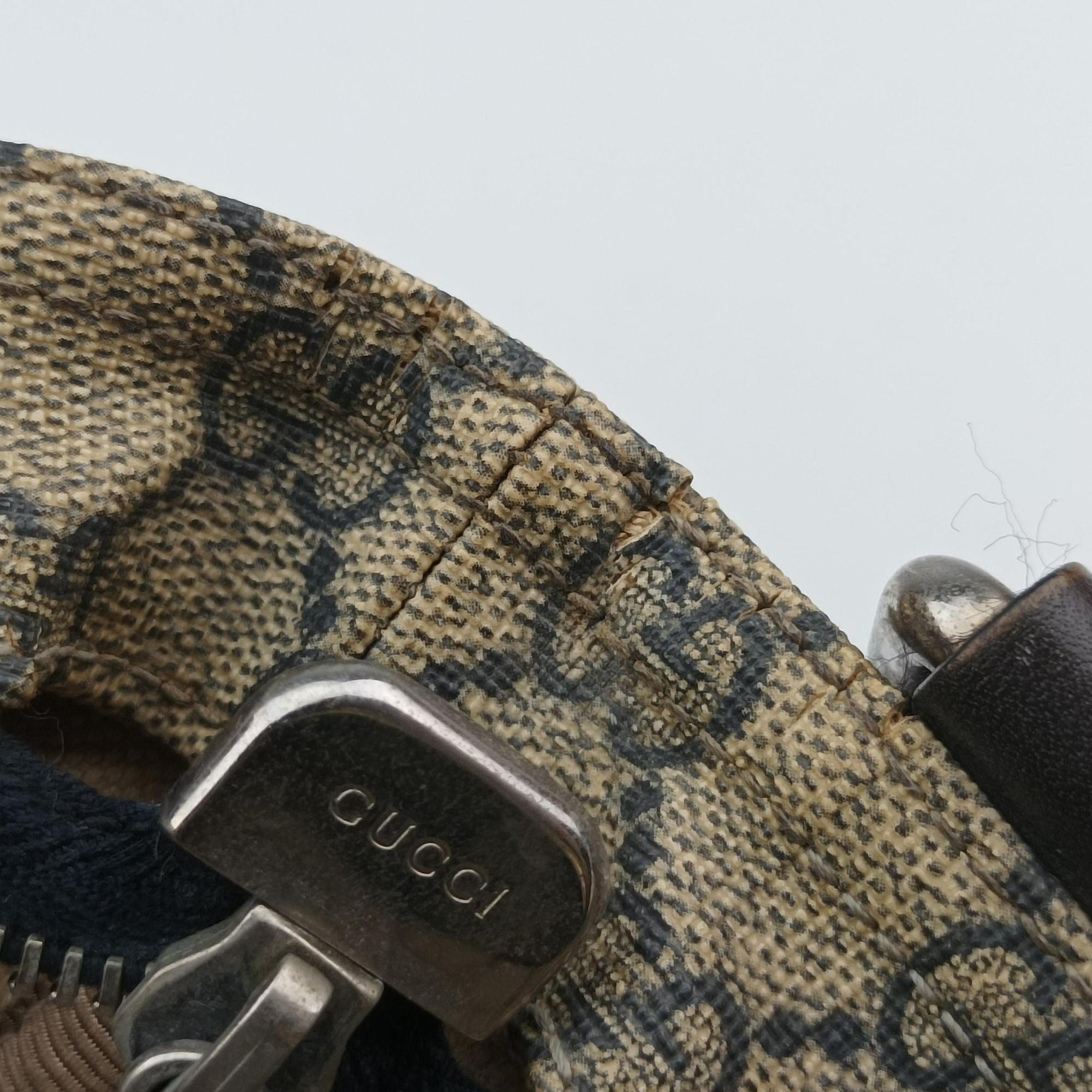 Vintage Gucci GG Plus GG Supreme Beige×Navy PVC coated canvas×Leather 201446 shoulderbag | stylenewstar