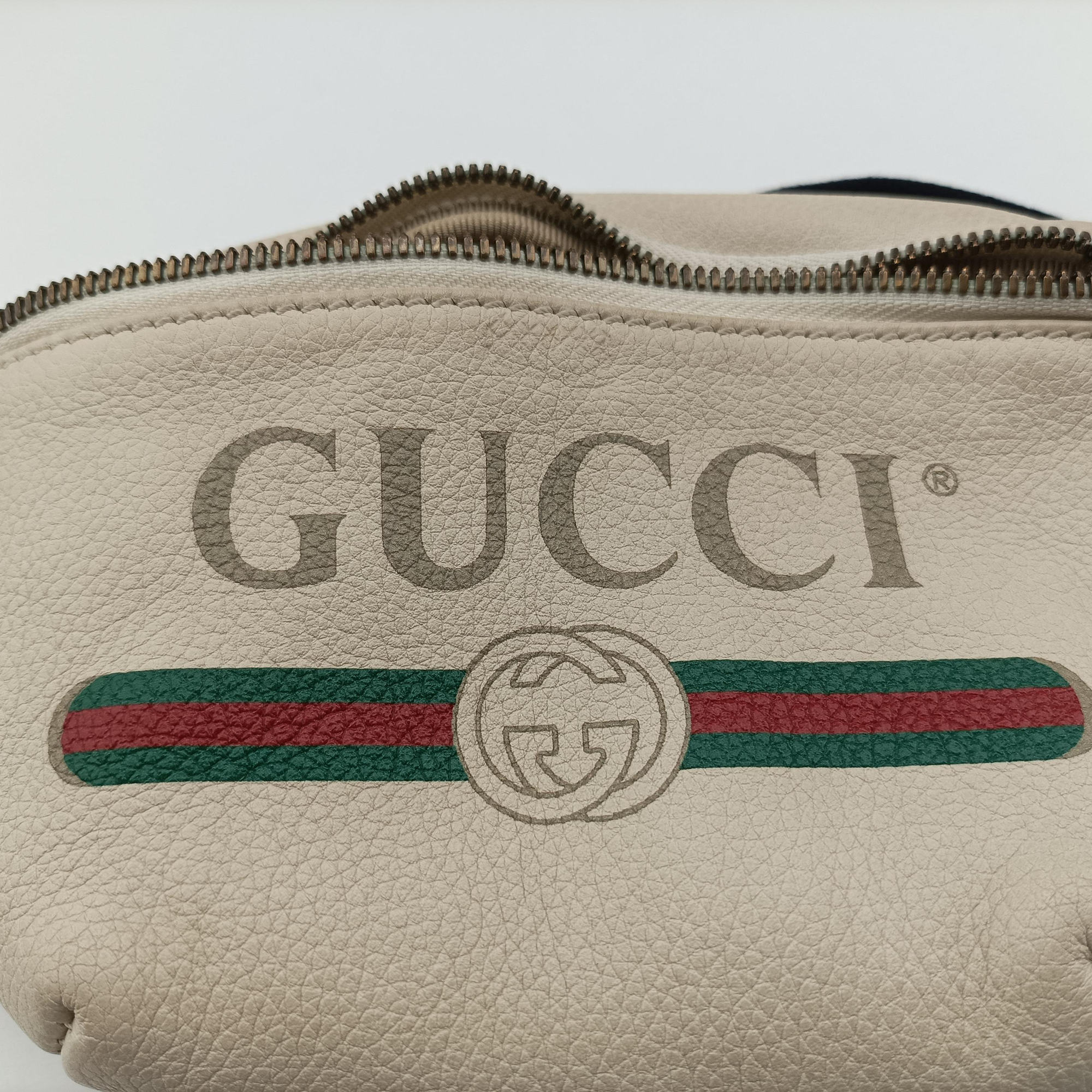 Pre-owned Gucci Print White Leather 527792 bum bag/waist bag | stylenewstar