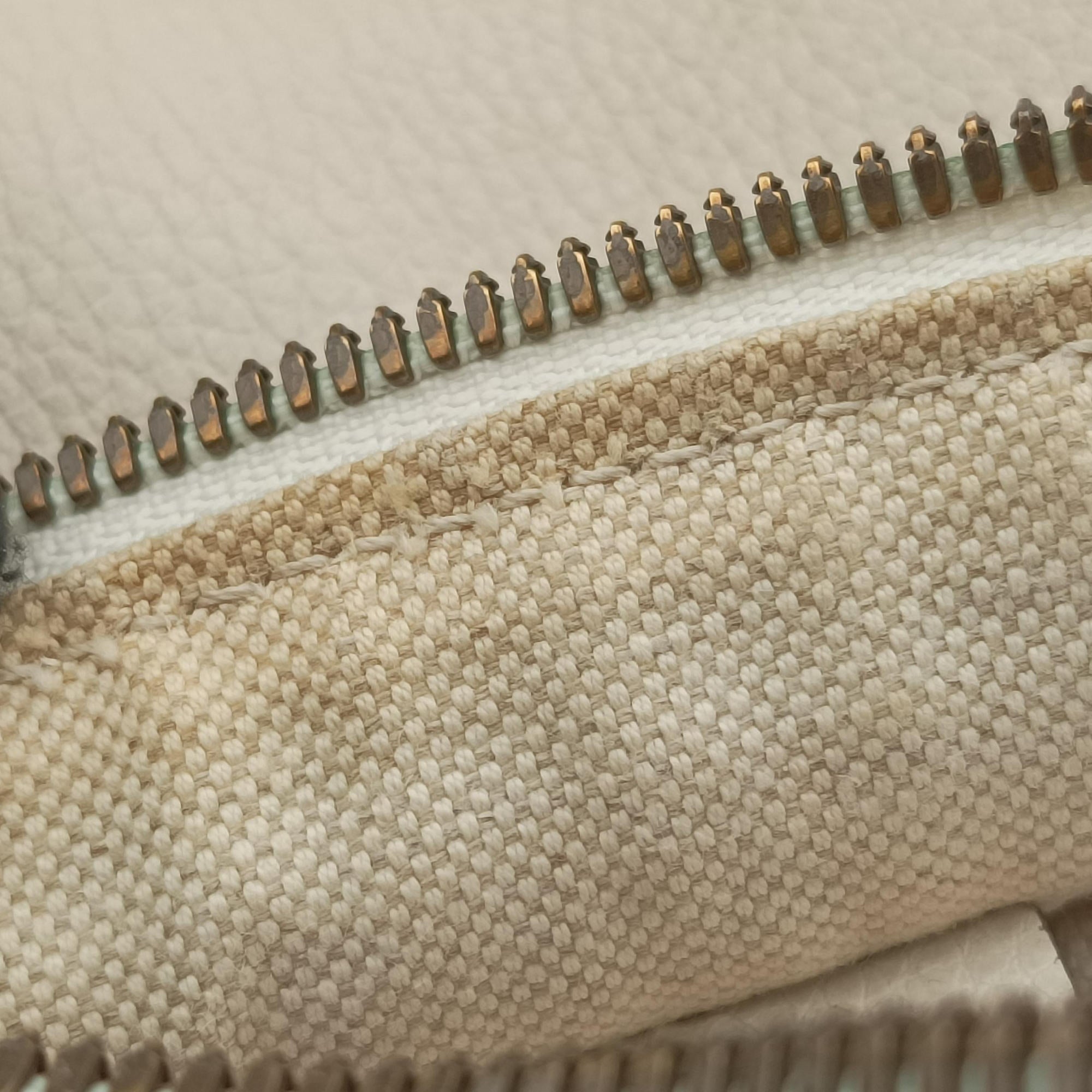 Pre-owned Gucci Print White Leather 527792 bum bag/waist bag | stylenewstar
