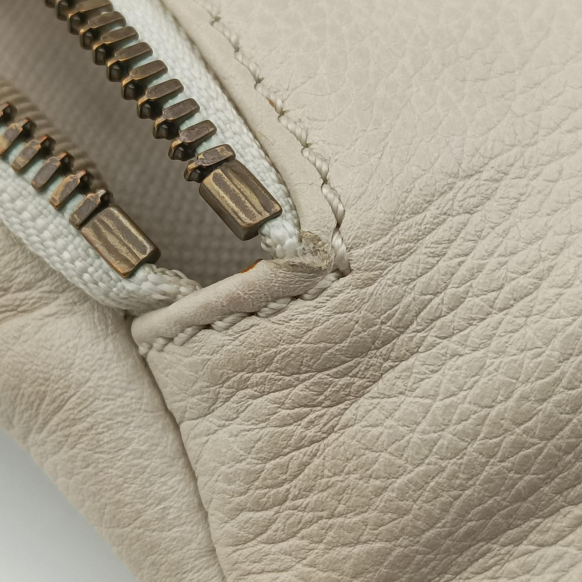 Pre-owned Gucci Print White Leather 527792 bum bag/waist bag | stylenewstar
