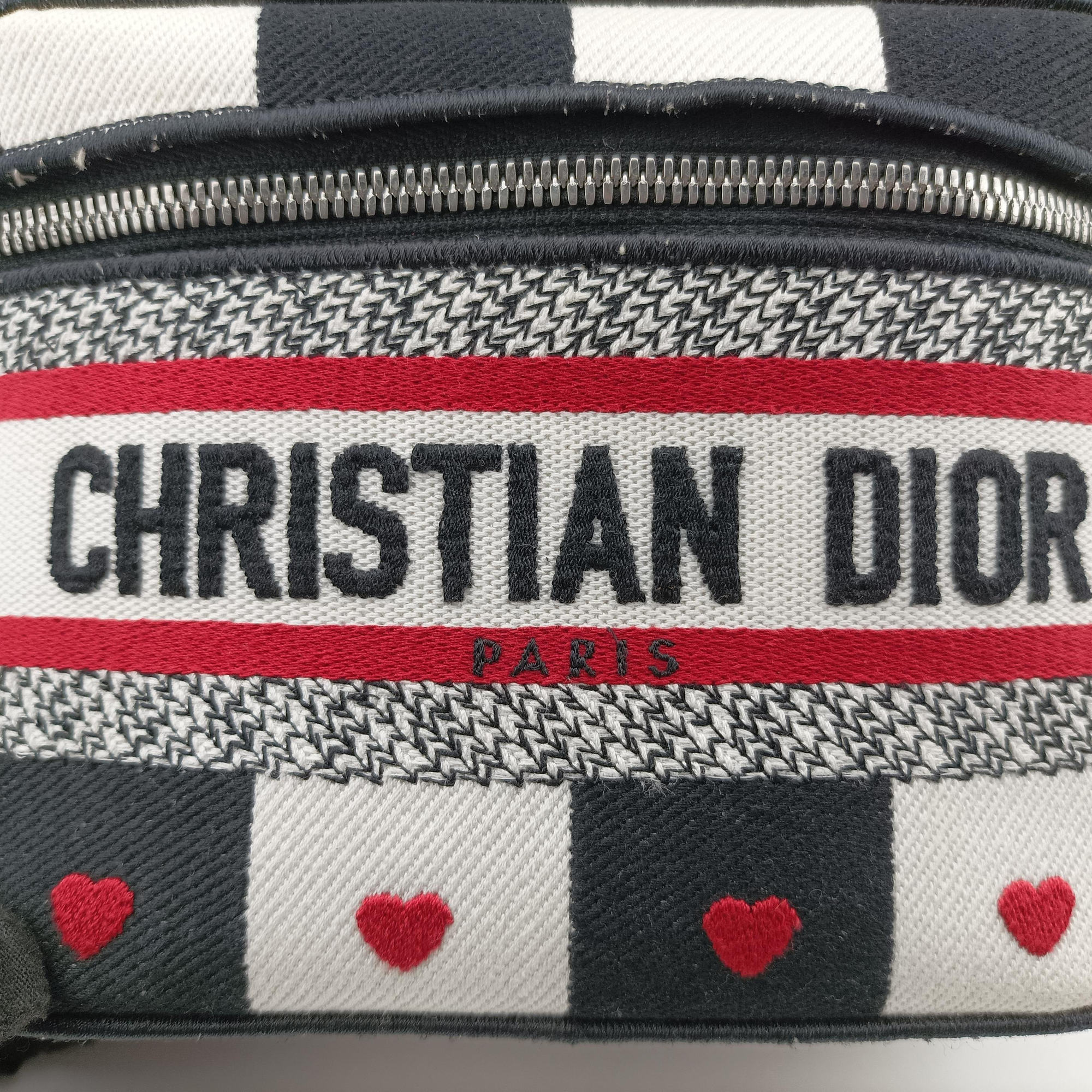Pre-owned Christian Dior Travel Black × white × red jacquard canvas  shoulderbag | stylenewstar