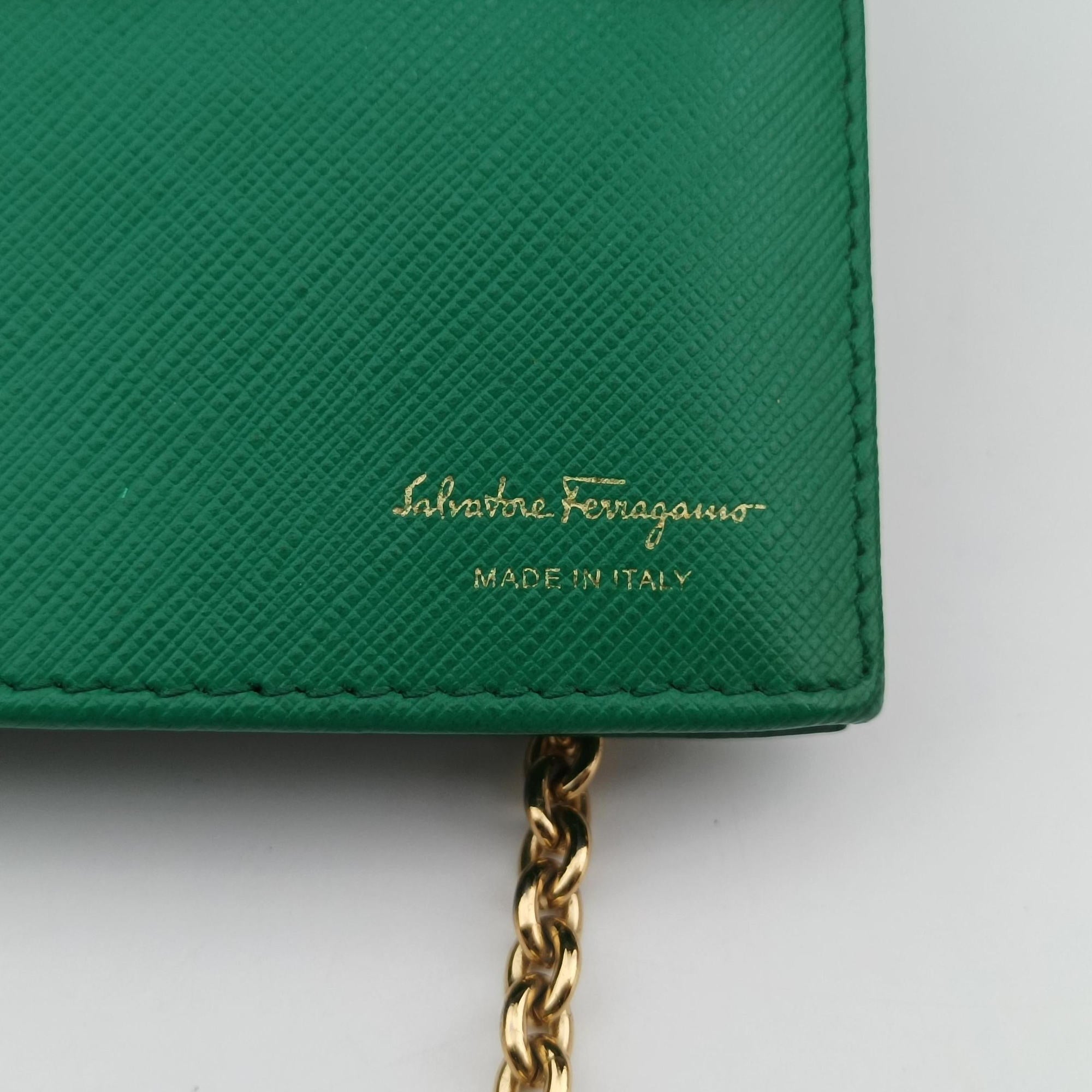 Pre-owned Ferragamo Ginny Vara Green Leather  shoulderbag | stylenewstar