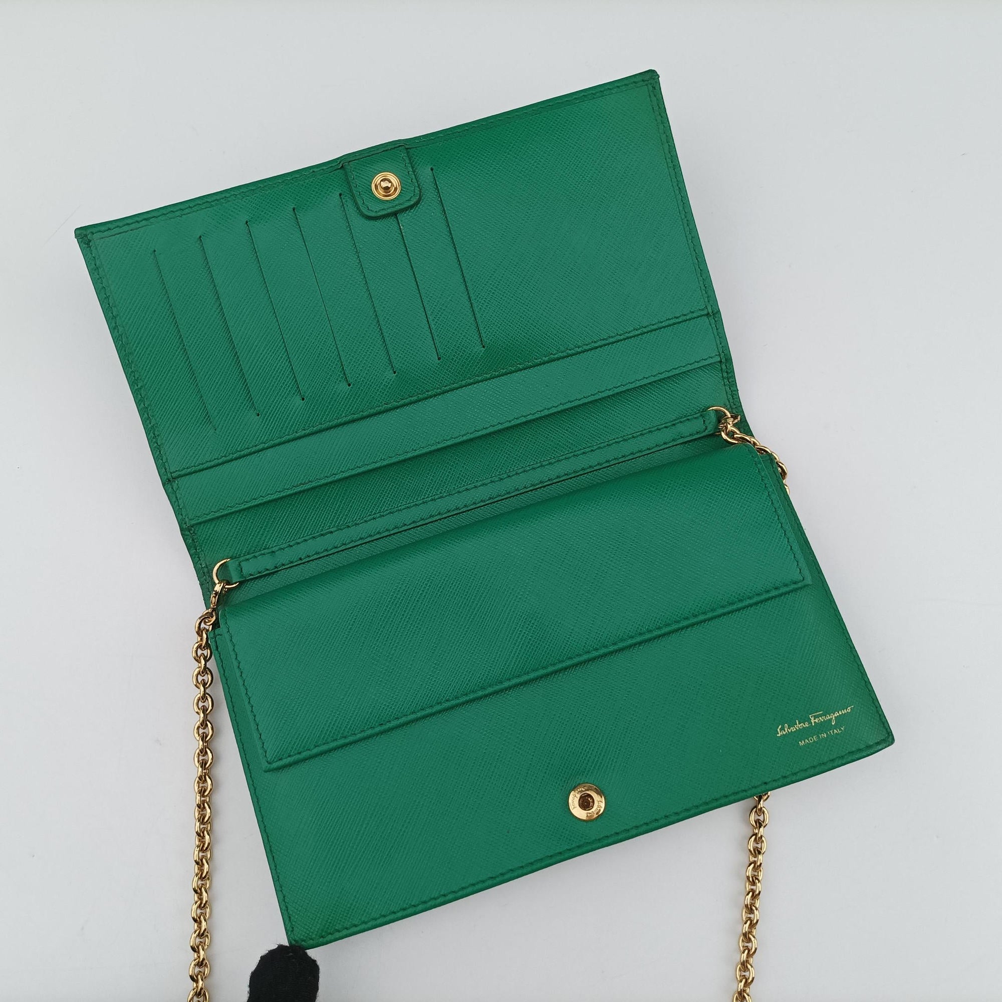 Pre-owned Ferragamo Ginny Vara Green Leather  shoulderbag | stylenewstar
