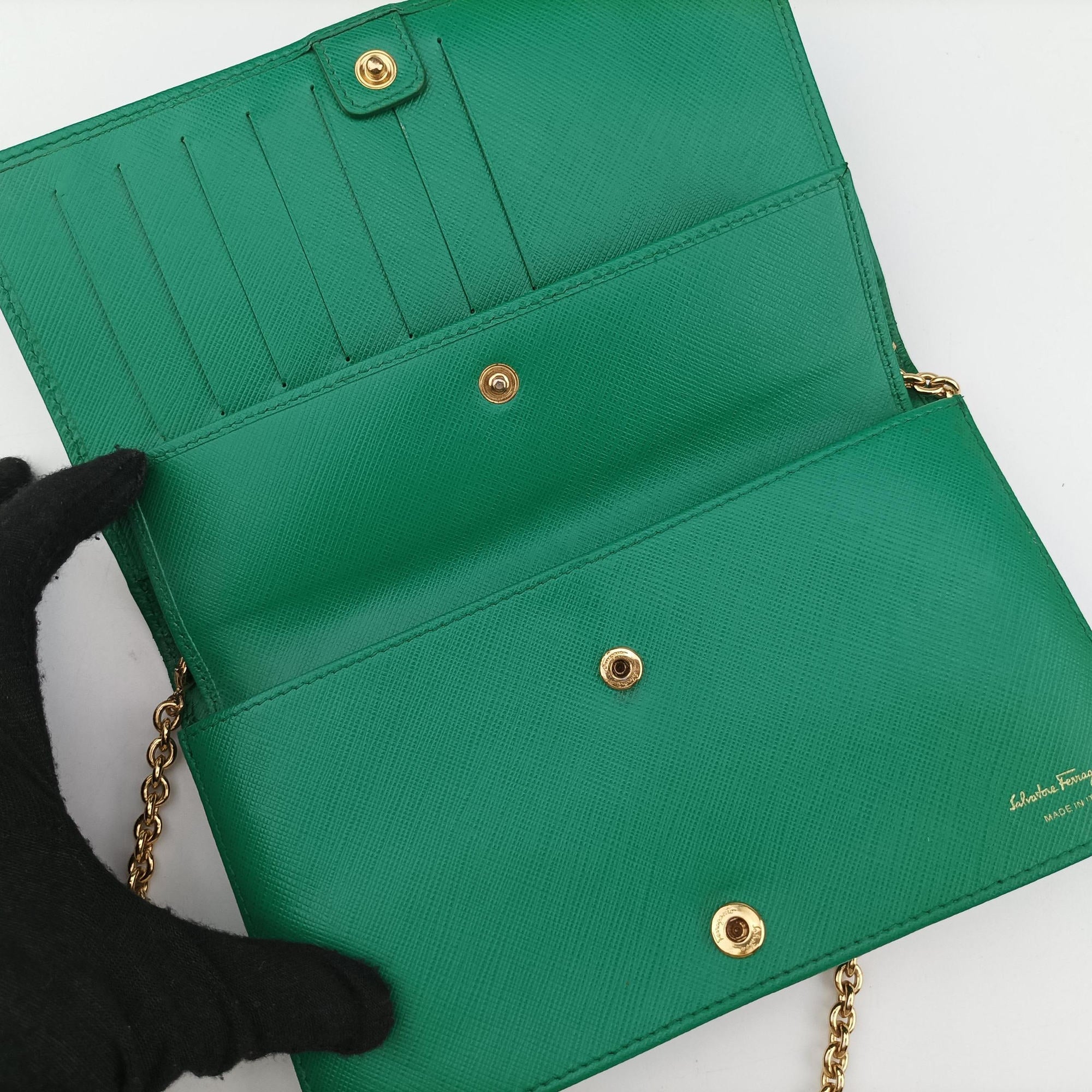 Pre-owned Ferragamo Ginny Vara Green Leather  shoulderbag | stylenewstar