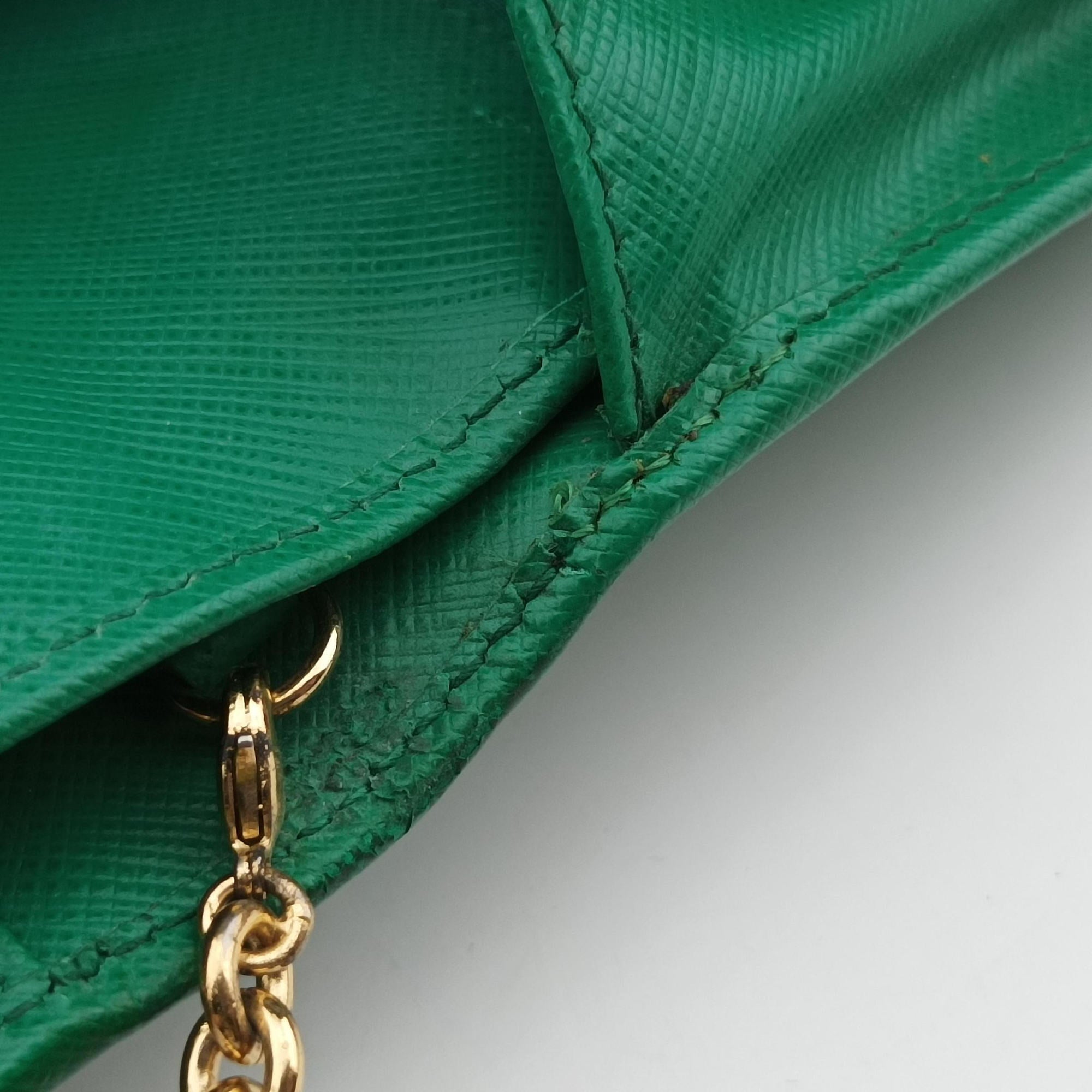 Pre-owned Ferragamo Ginny Vara Green Leather  shoulderbag | stylenewstar