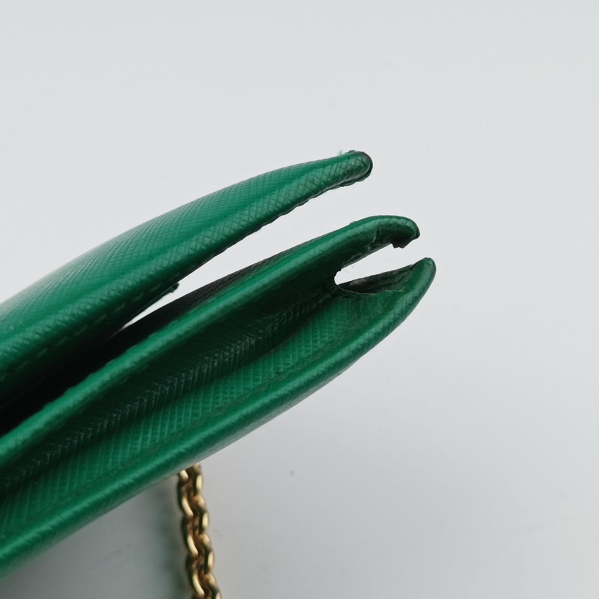 Pre-owned Ferragamo Ginny Vara Green Leather  shoulderbag | stylenewstar