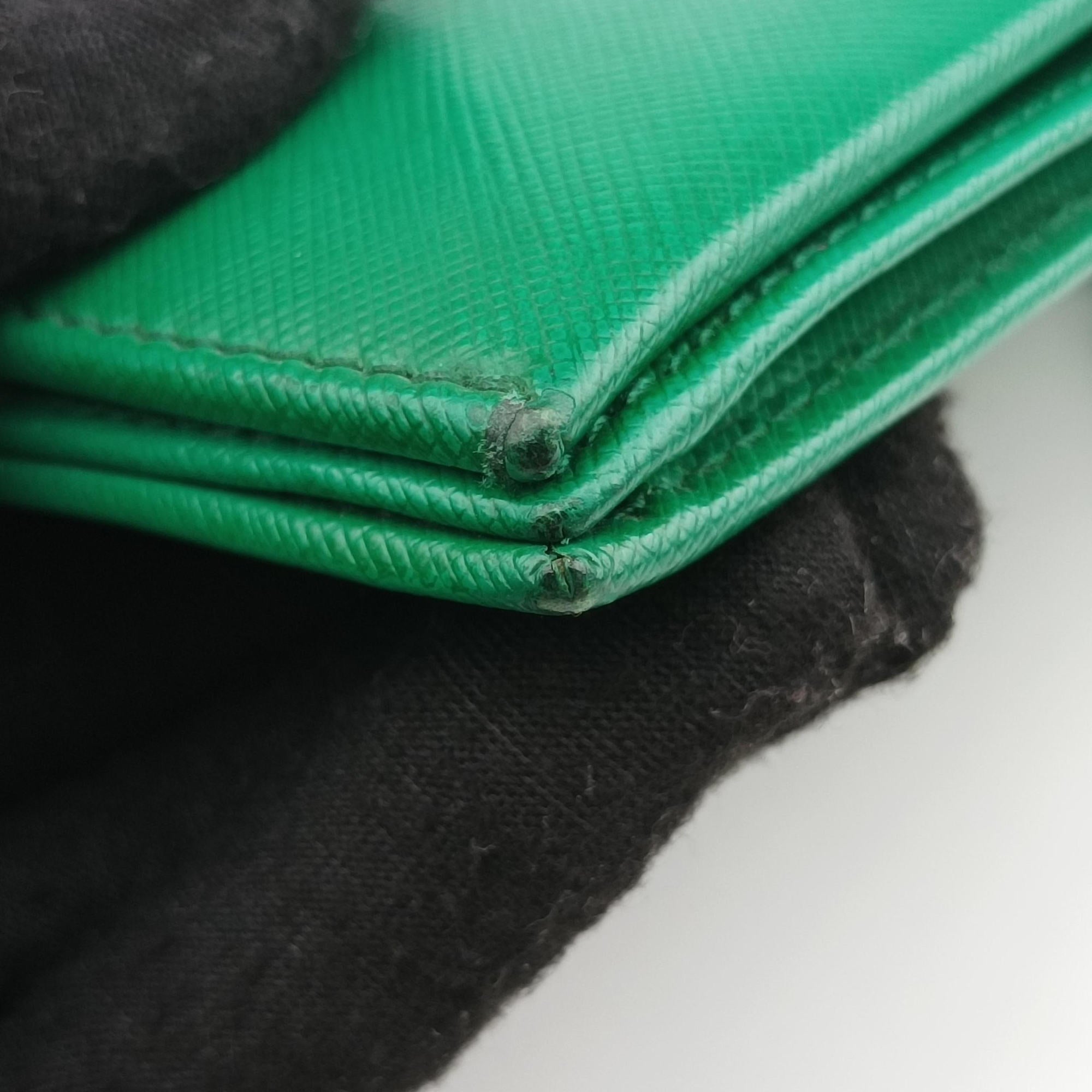 Pre-owned Ferragamo Ginny Vara Green Leather  shoulderbag | stylenewstar