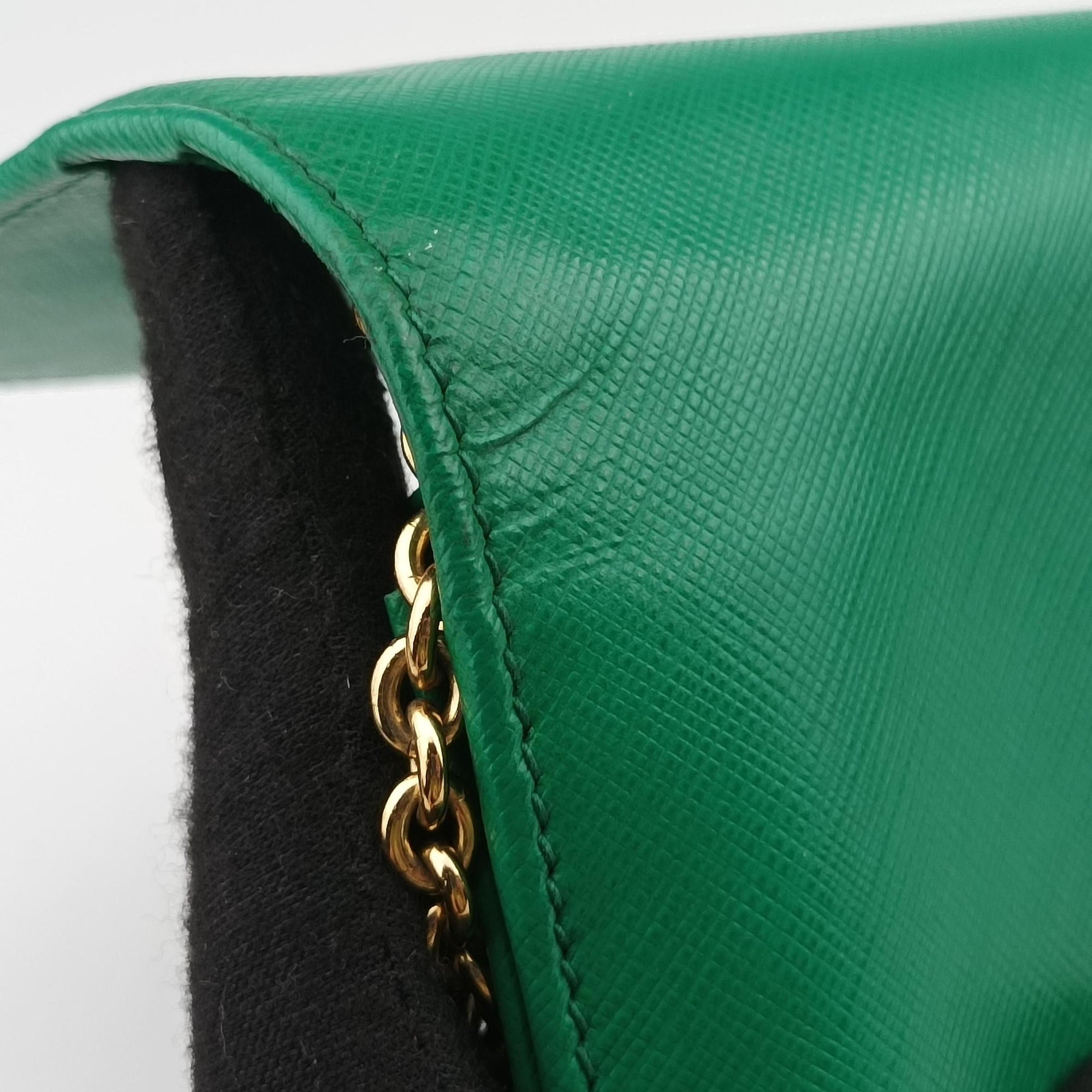 Pre-owned Ferragamo Ginny Vara Green Leather  shoulderbag | stylenewstar