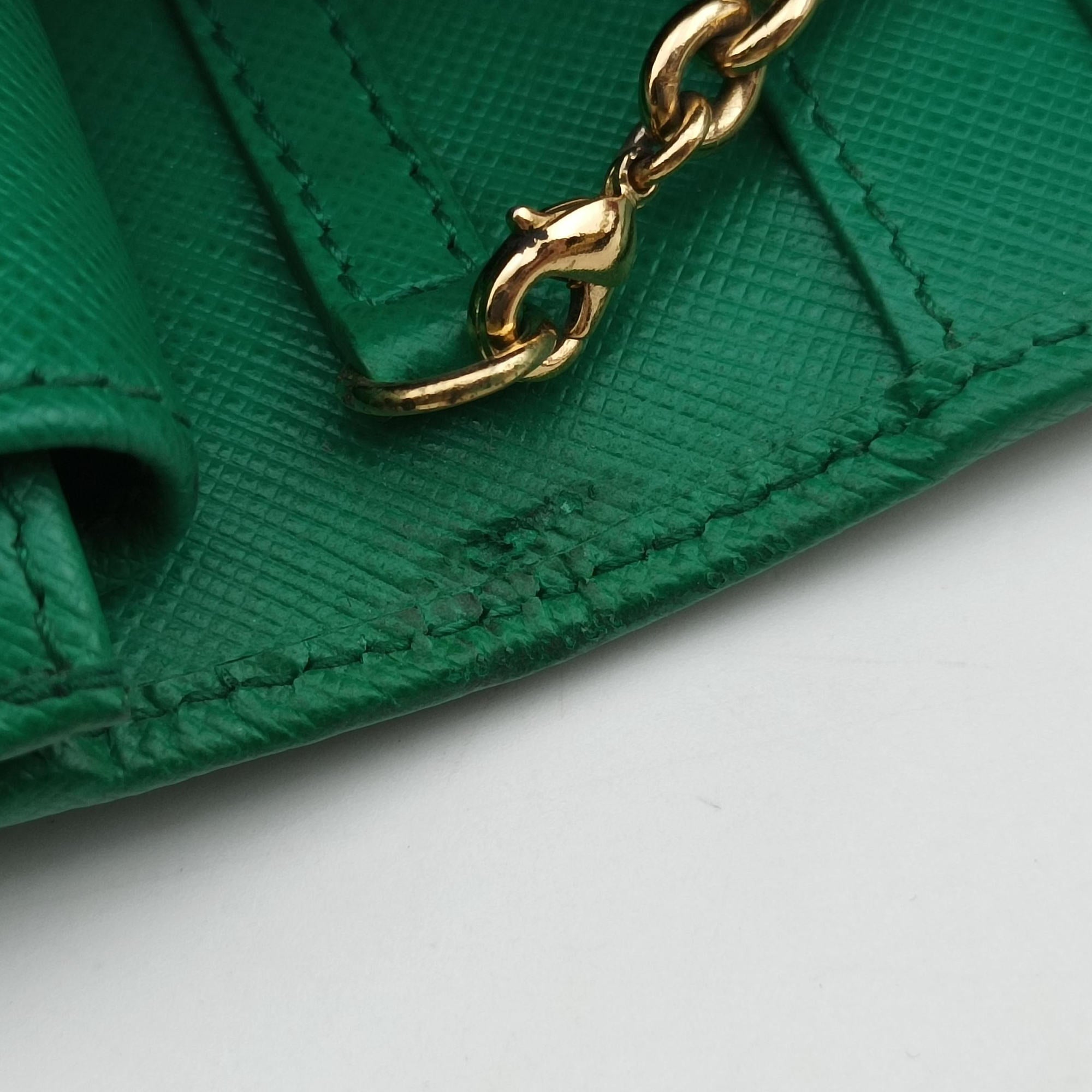 Pre-owned Ferragamo Ginny Vara Green Leather  shoulderbag | stylenewstar