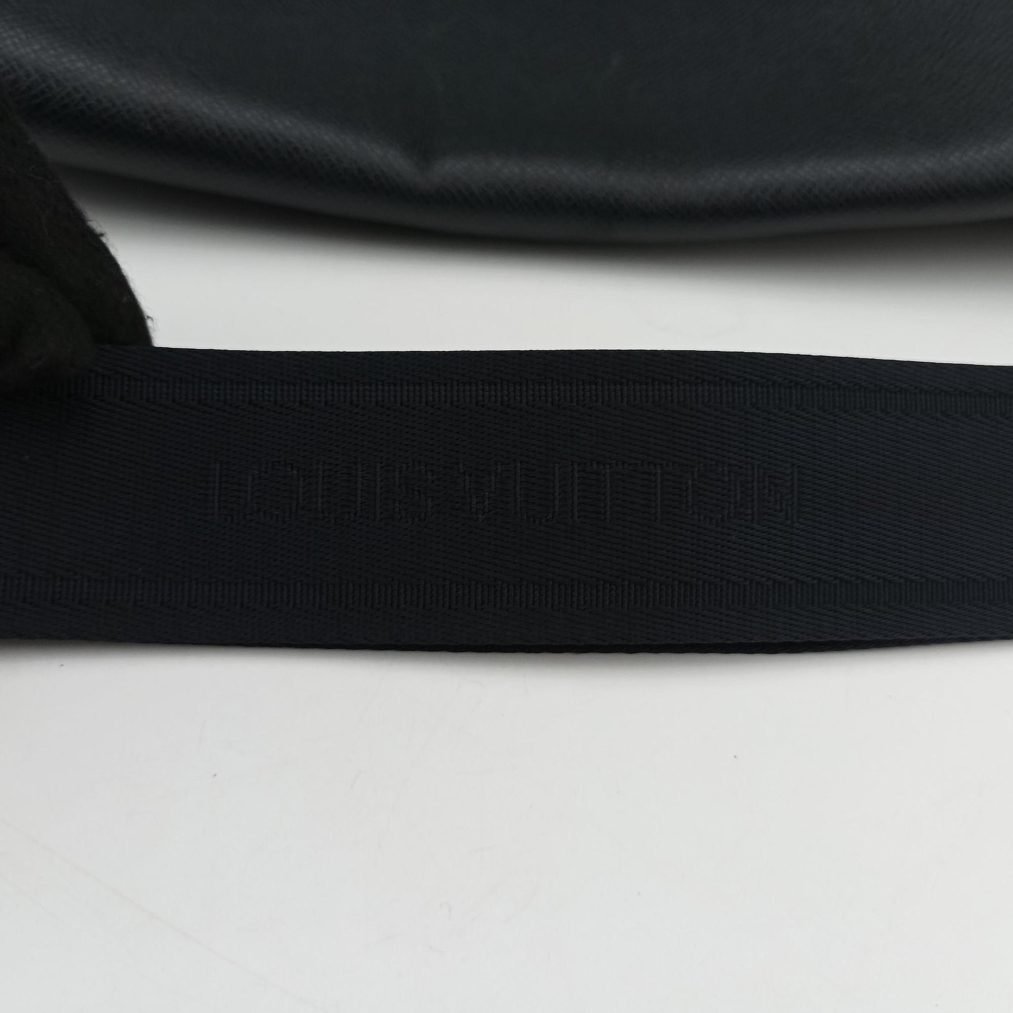 Secondhand Louis Vuitton Roman MM Bolreal Taiga M32624 shoulderbag | stylenewstar