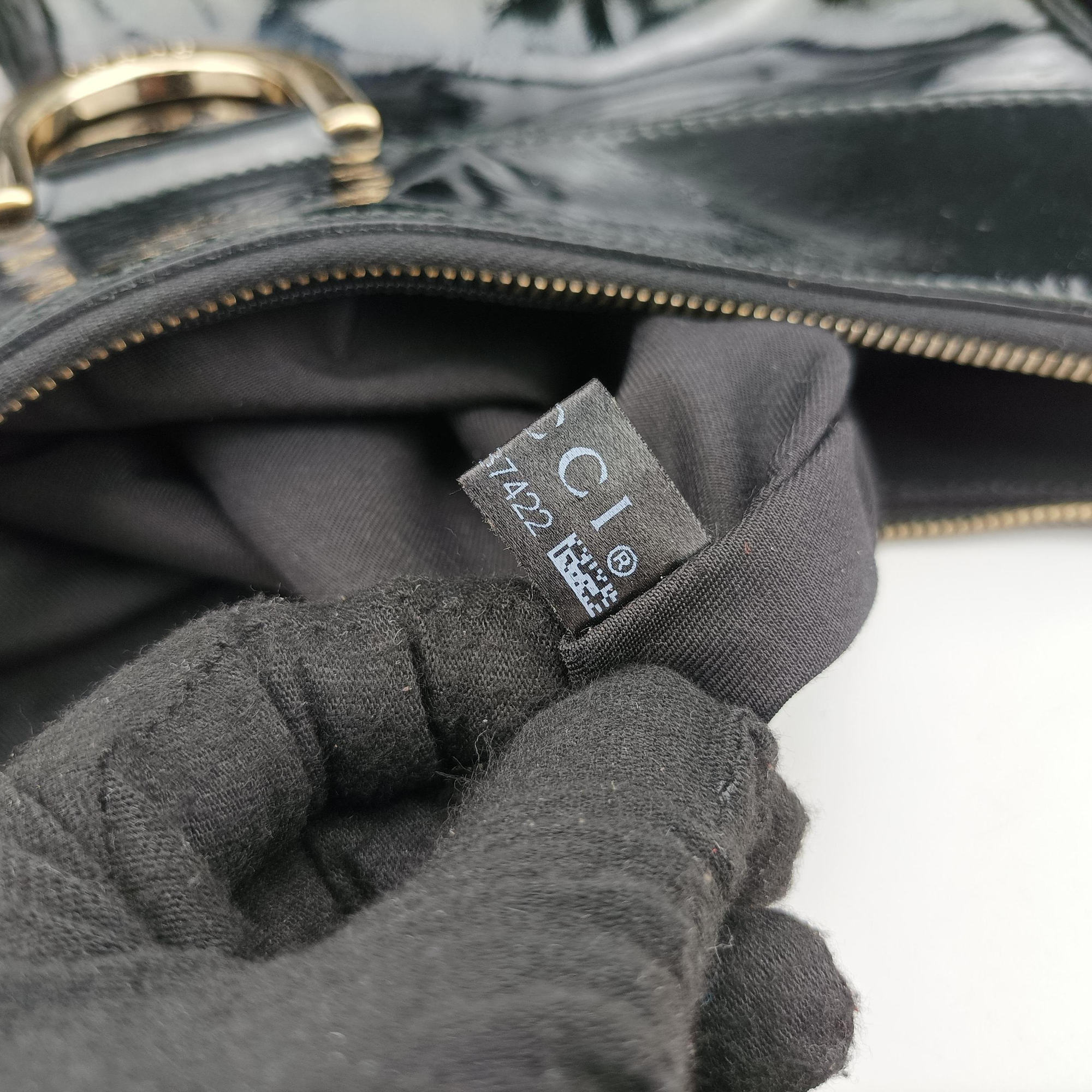 Pre-owned Gucci Abbey D-ring Hobo Black Patent 189833 handbag | stylenewstar
