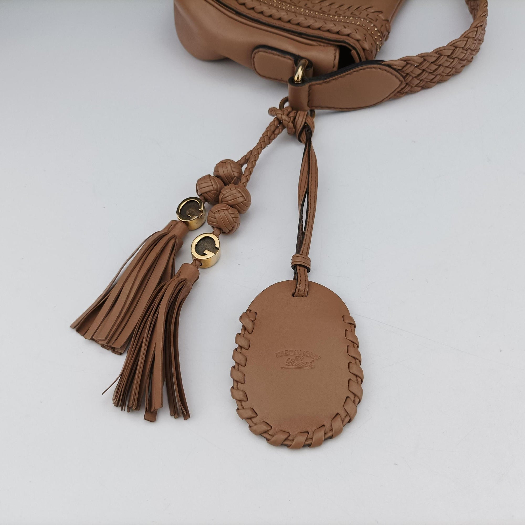 Pre-owned Gucci Tassel Handmade Medium Flap Camel Leather 263954 shoulderbag | stylenewstar