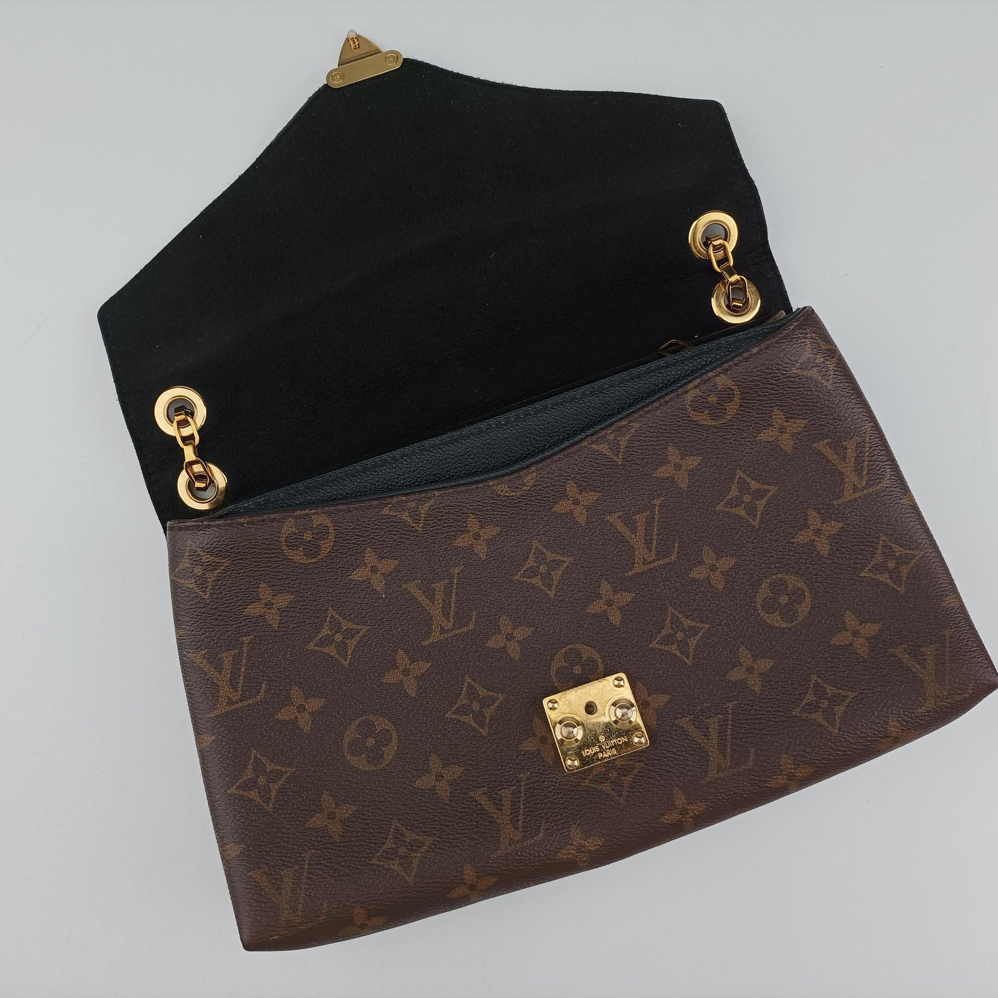Secondhand Louis Vuitton PALLAS Chain Brown×Noir Monogram Canvas×calf leather M41223 shoulderbag | stylenewstar