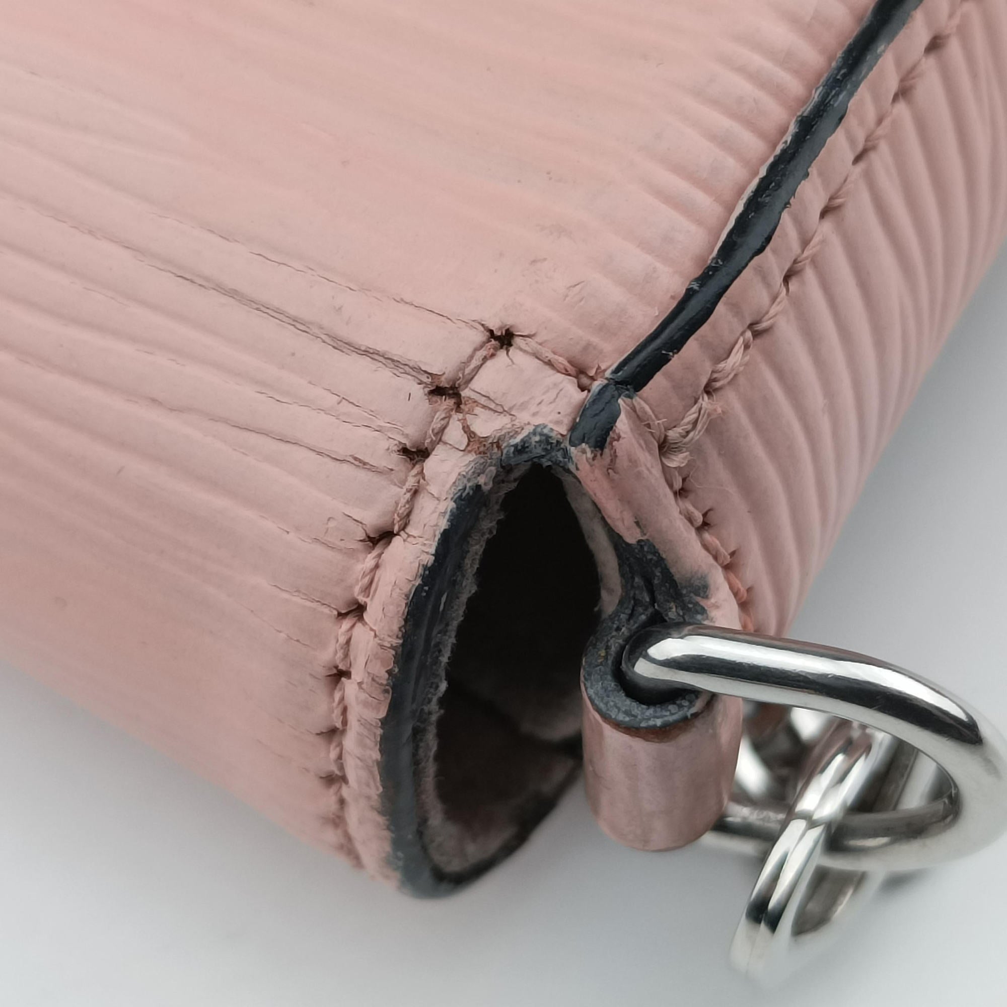 Secondhand Louis Vuitton Pochette FéLICIE ROSE BALLERIN Epi M62467 shoulderbag | stylenewstar