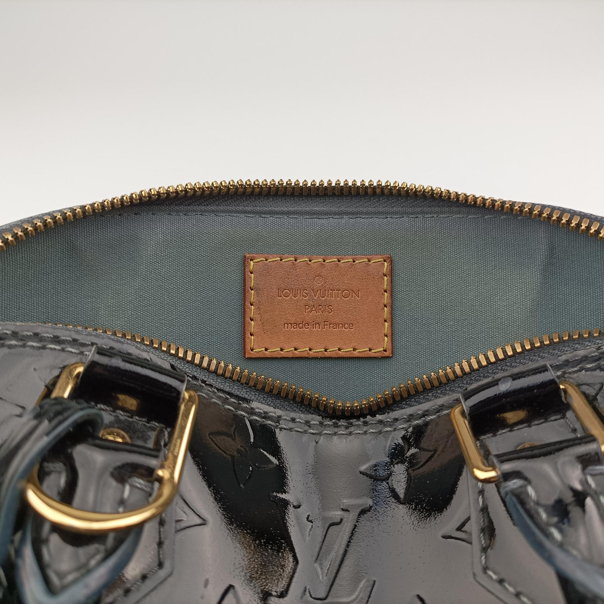 Pre-owned Louis Vuitton Alma BB Bleu Nuit Monogram  Vernis  shoulderbag | stylenewstar