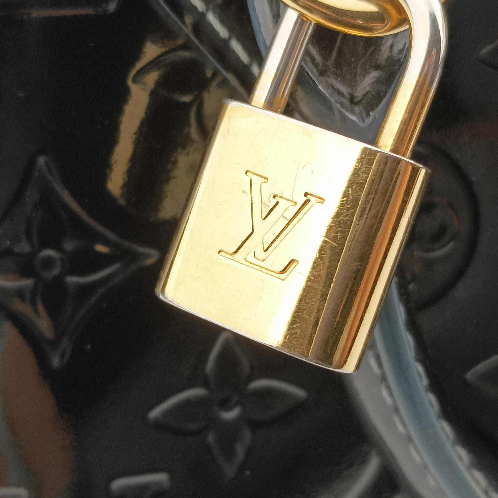 Pre-owned Louis Vuitton Alma BB Bleu Nuit Monogram  Vernis  shoulderbag | stylenewstar