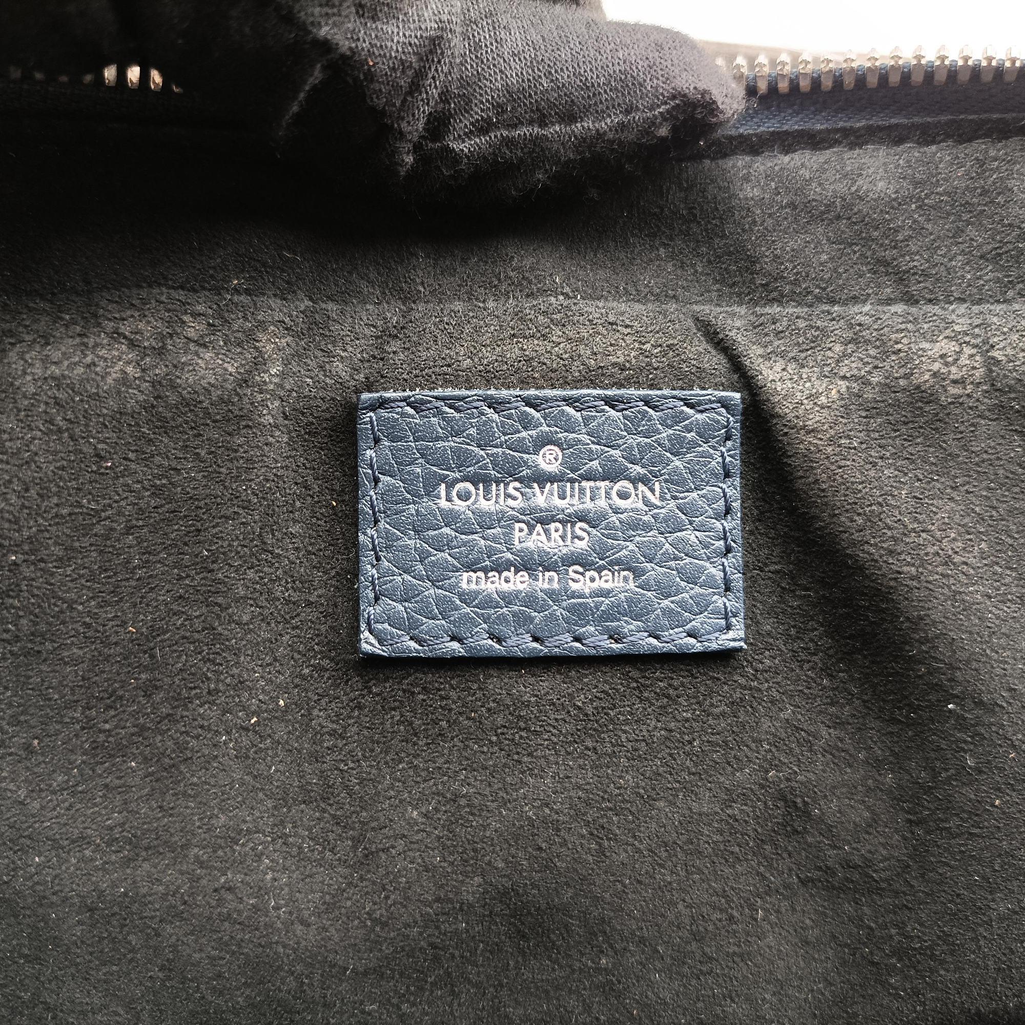Secondhand Louis Vuitton Armand Briefcase MM NAVY Taurillon leather M54380 handbag | stylenewstar
