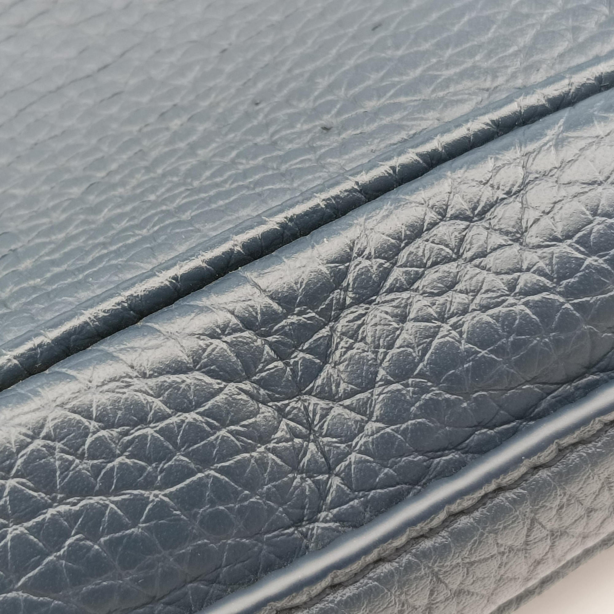 Secondhand Louis Vuitton Armand Briefcase MM NAVY Taurillon leather M54380 handbag | stylenewstar