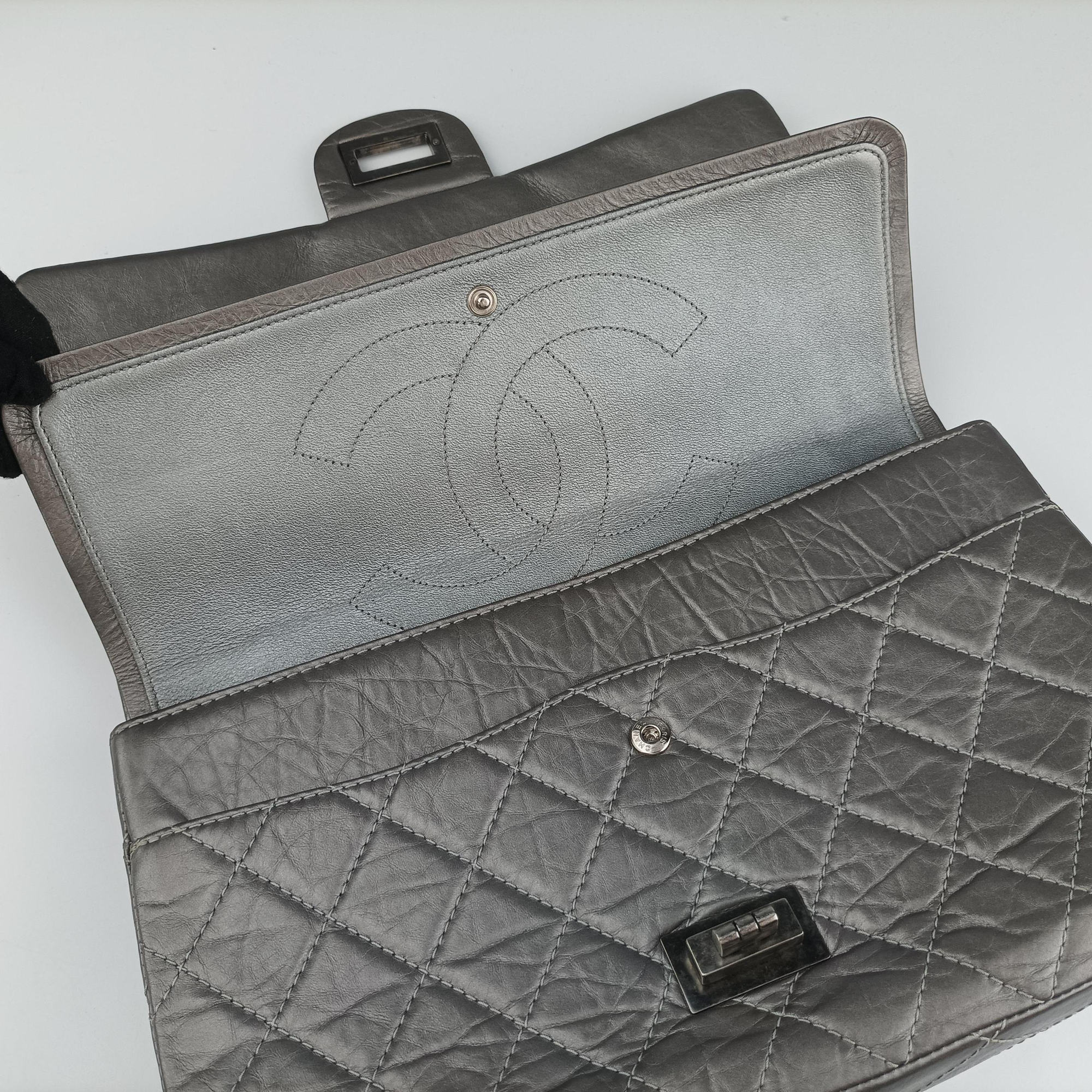 Pre-owned Chanel 2.55 double flap Matelasse Silver Leather A37590 shoulderbag | stylenewstar