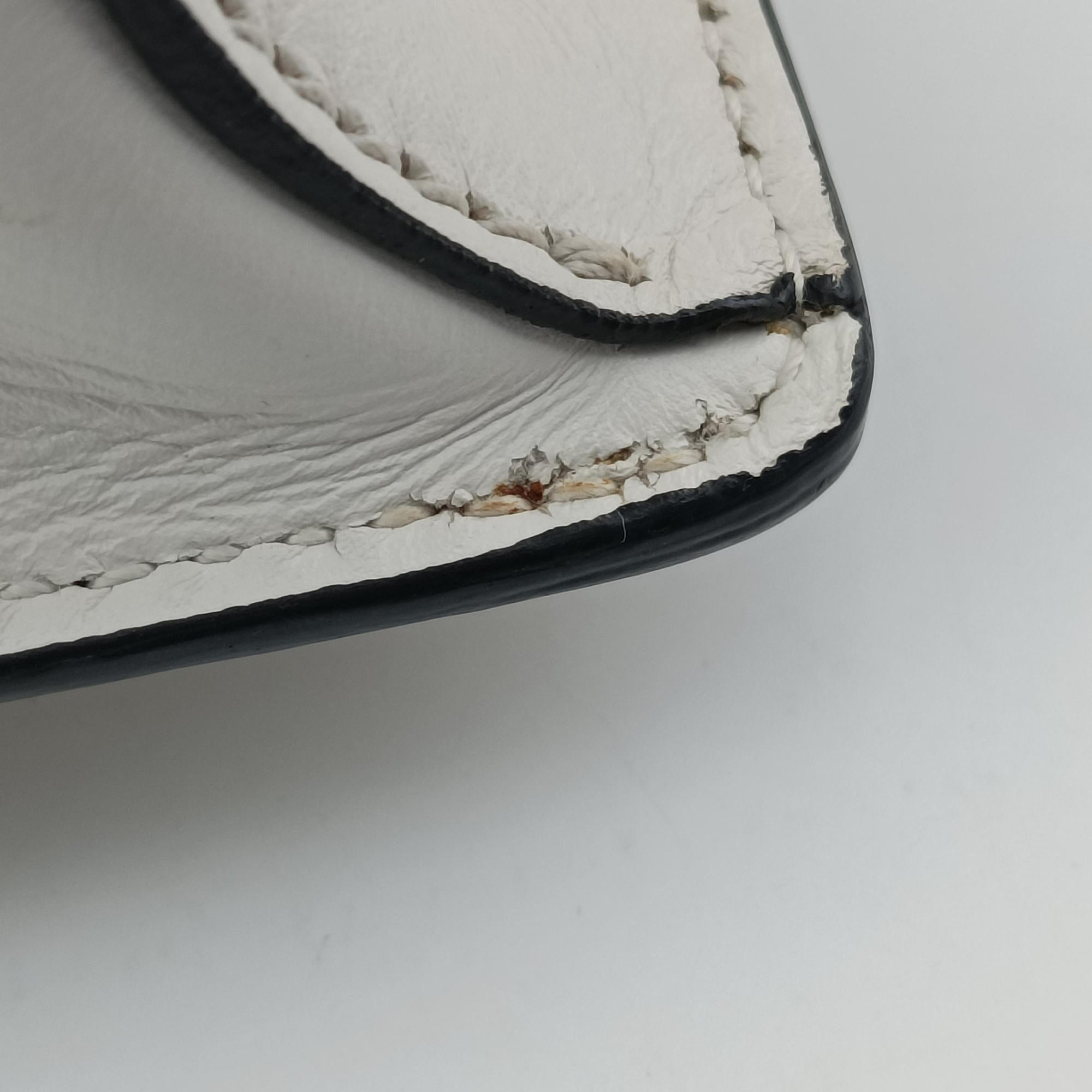 Pre-owned Miu Miu Miu Lady White Leather  shoulderbag | stylenewstar