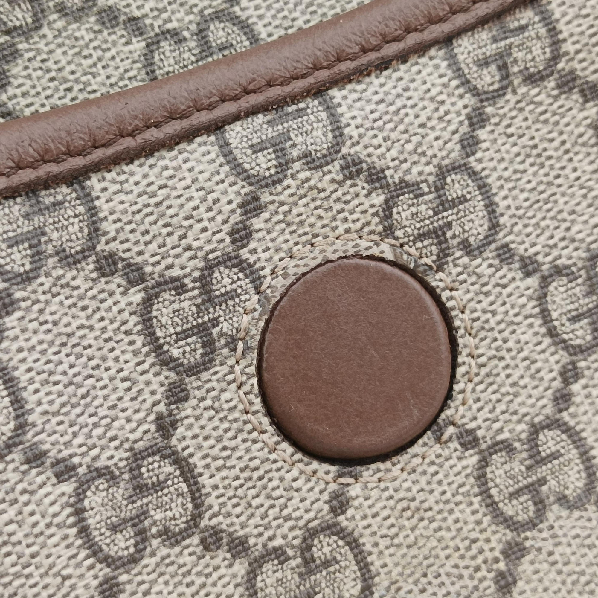 Pre-owned Gucci NEO VINTAGE GG Supreme Brown PVC coated canvas×Leather 493930 bum bag/waist bag | stylenewstar