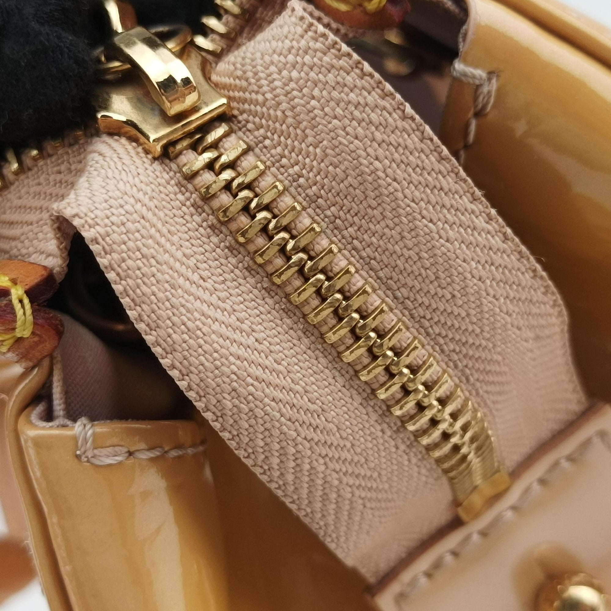Secondhand Louis Vuitton Brea MM Broncorail Vernis M91456 shoulderbag | stylenewstar