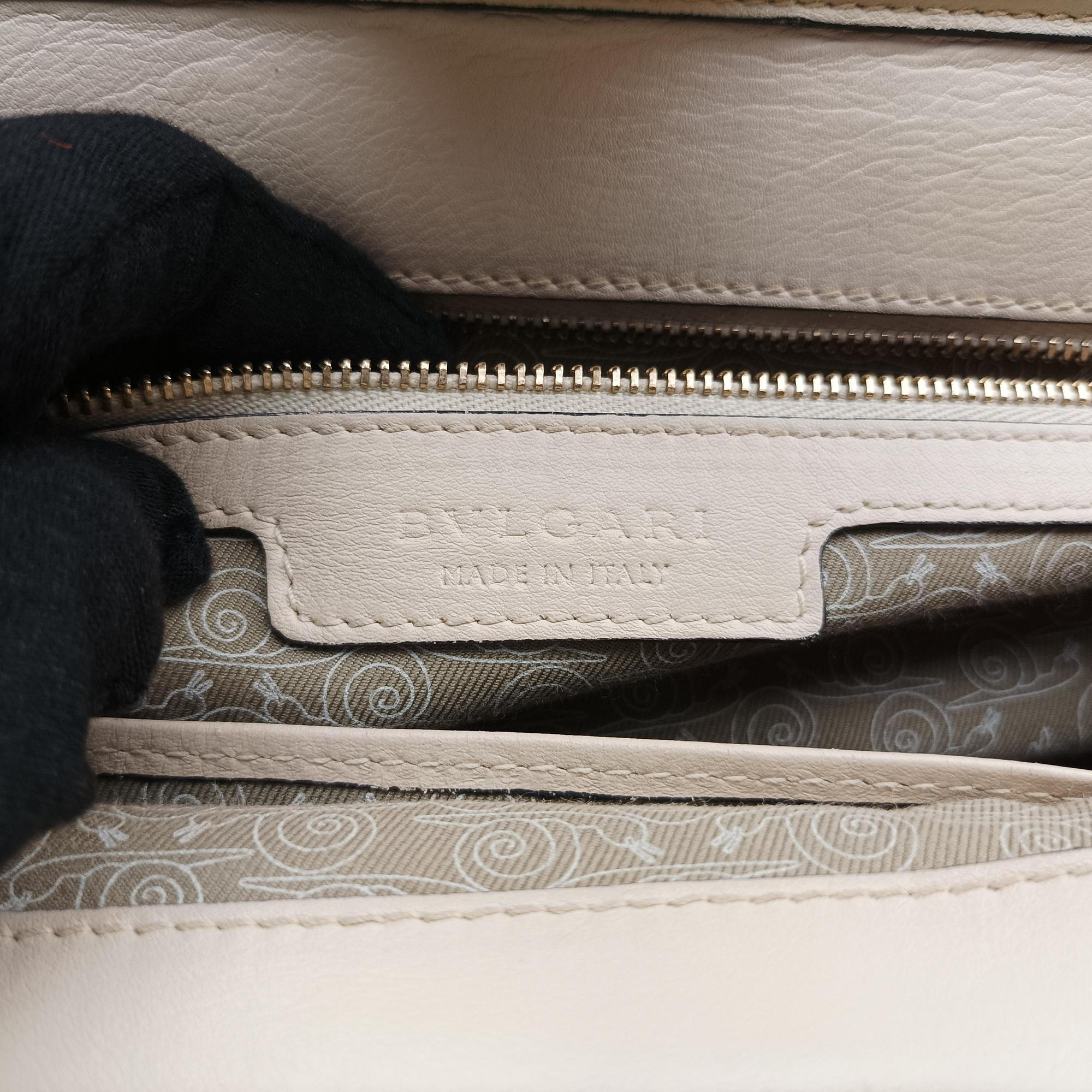 Pre-owned Bvlgari Isabella Rossellini ivory Leather  shoulderbag | stylenewstar