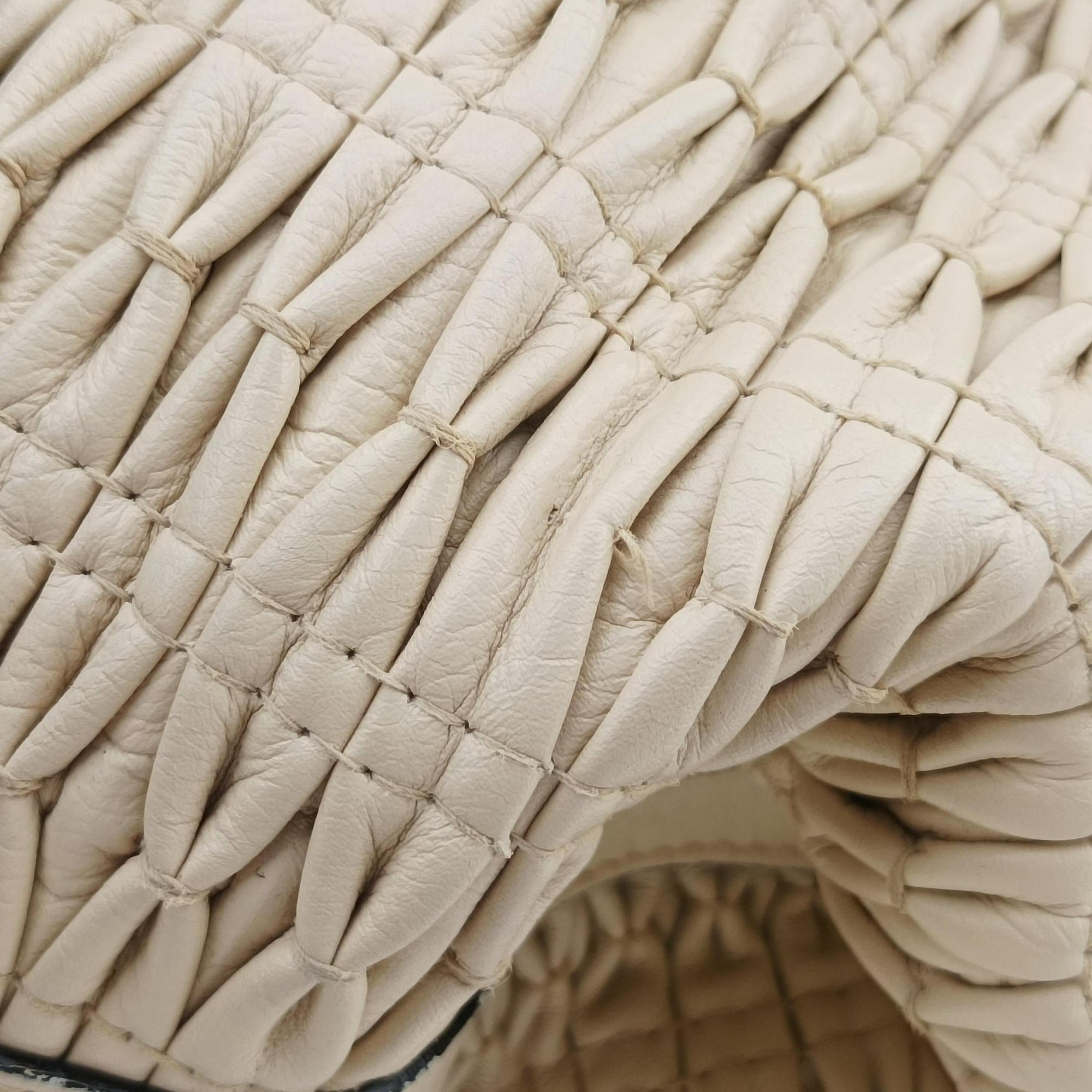 Pre-owned Bvlgari Isabella Rossellini ivory Leather  shoulderbag | stylenewstar