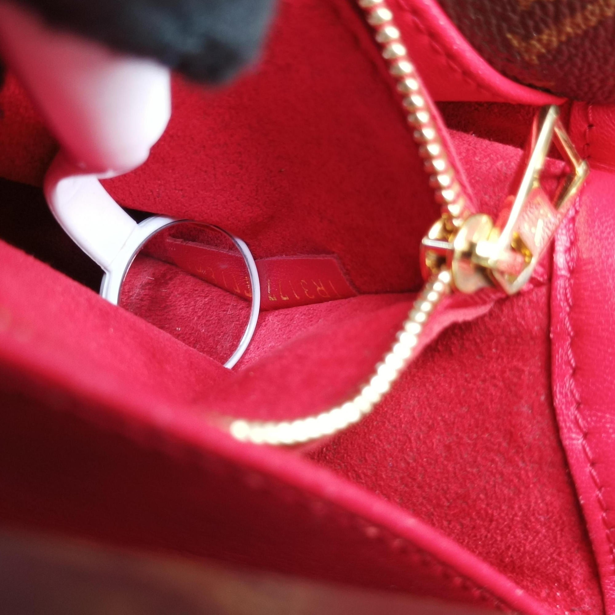 Secondhand Louis Vuitton DOUBLE V ruby Monogram Canvas ácalf leather M54624 shoulderbag | stylenewstar